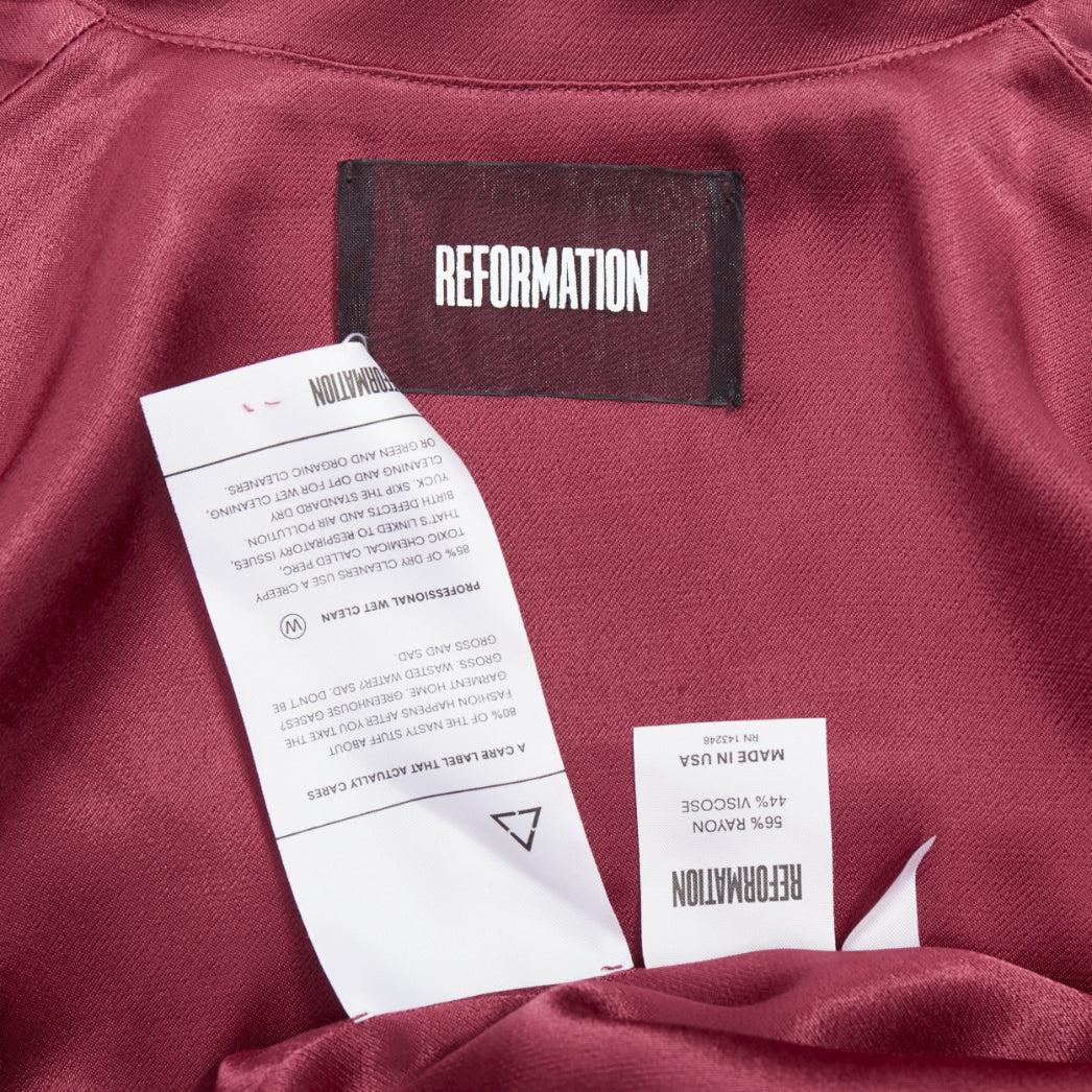REFORMATION veste crop en satin rouge brodée Not Your Baby XS en vente 3