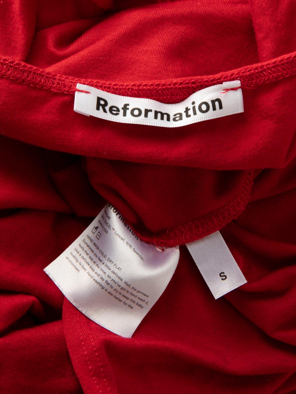 Reformation Rotes Wickel-Midikleid mit V-Ausschnitt Größe S im Angebot 2