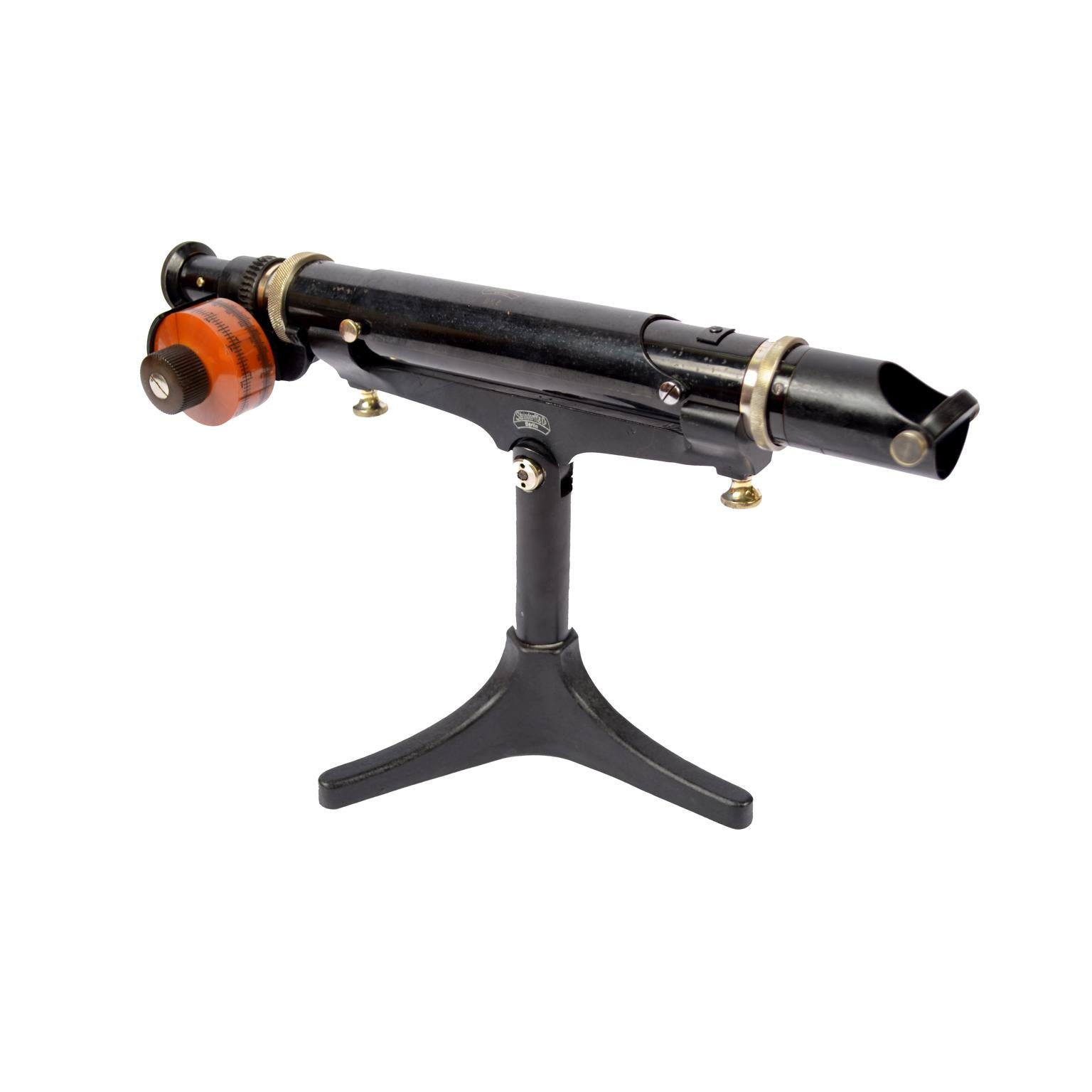 Refractor polarimeter made of painted brass with cast iron tripod base by Steindorff & Co. Berlin D.R.P. Germany, 1920s. It is an antique instrument used to determine the concentration of sucrose and glucose in raw materials and food products based