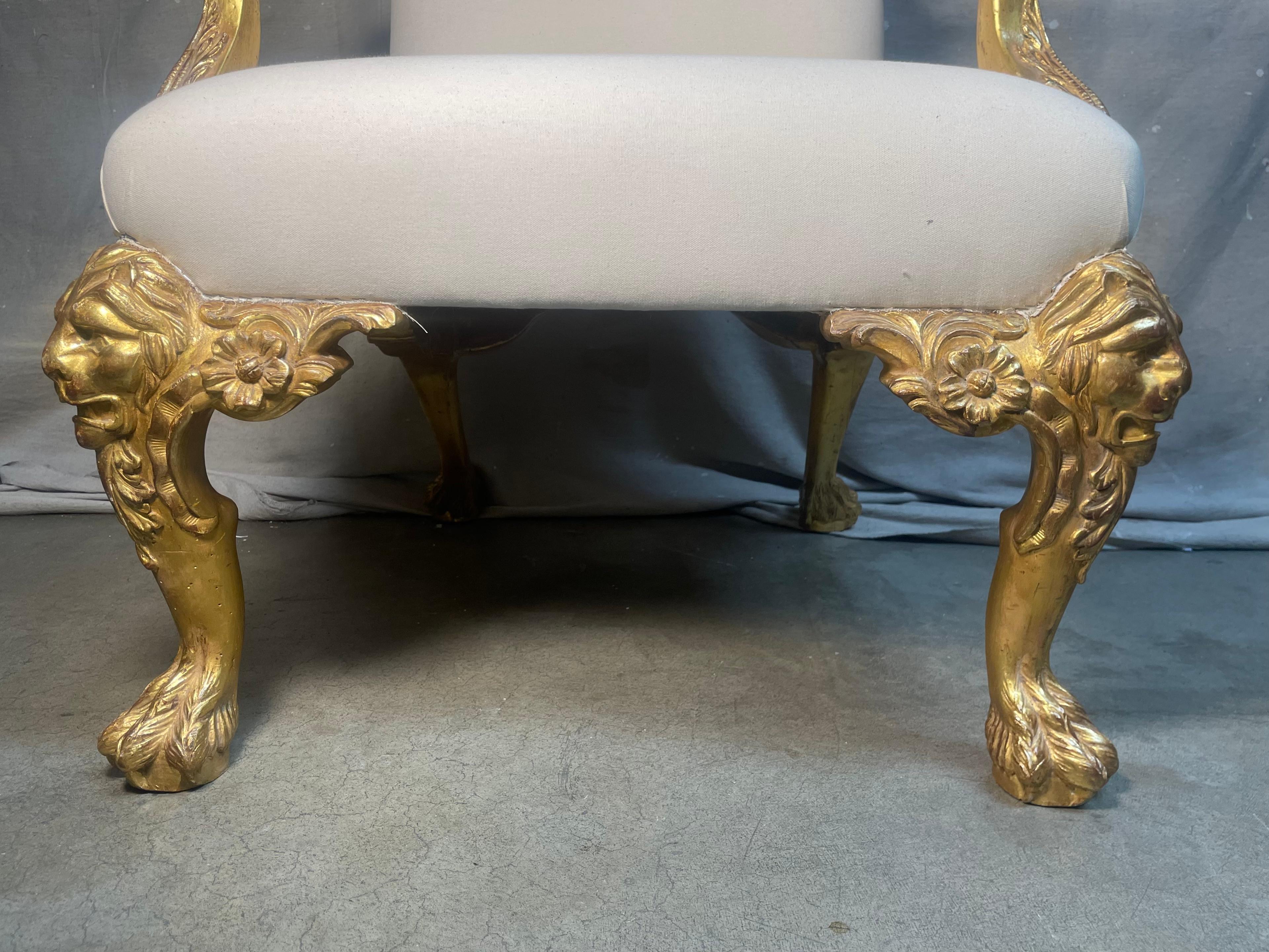 Chaise restaurée à la main sculptée de lion et de canard en vente 3
