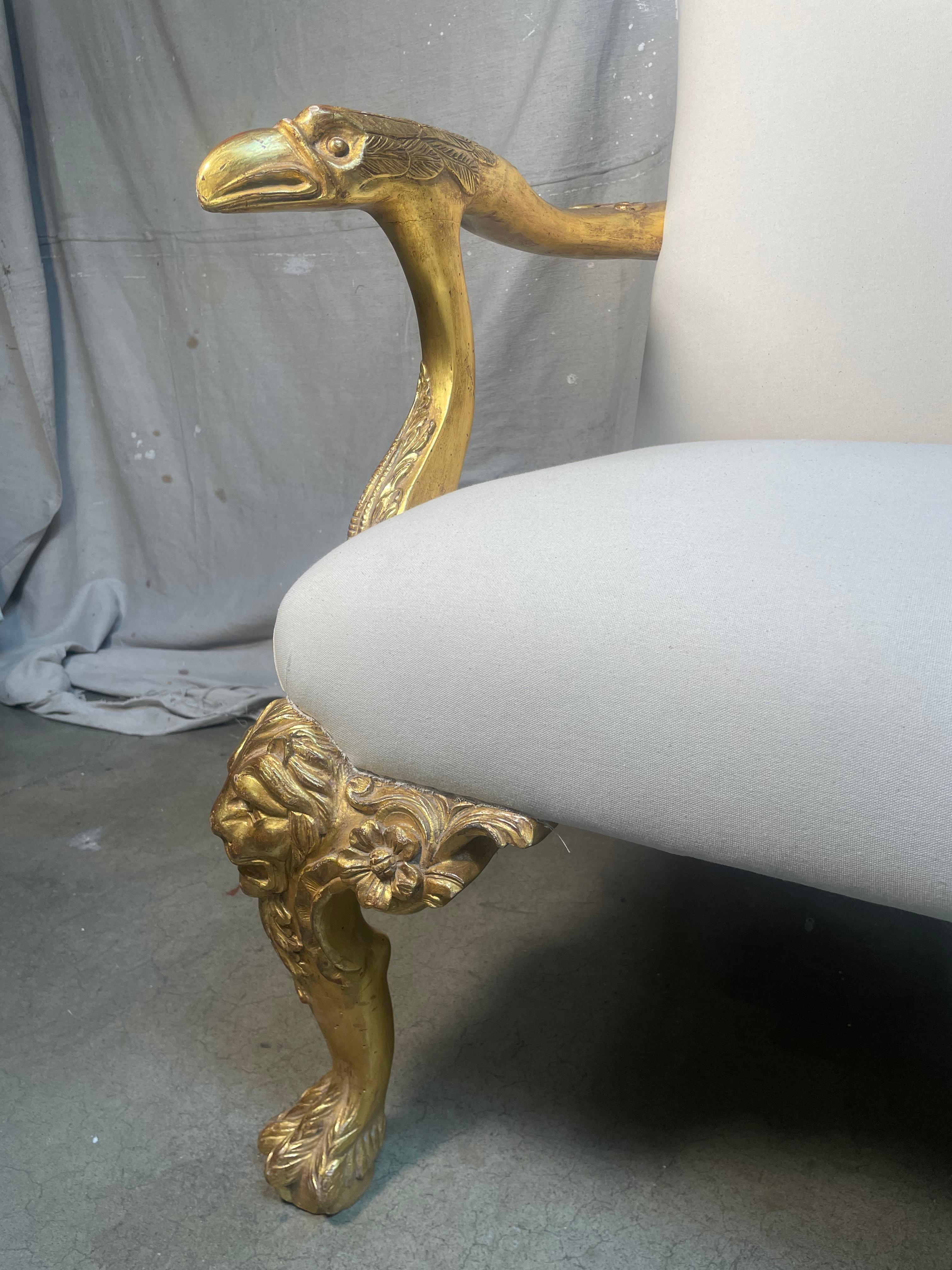 Chaise restaurée à la main sculptée de lion et de canard en vente 1