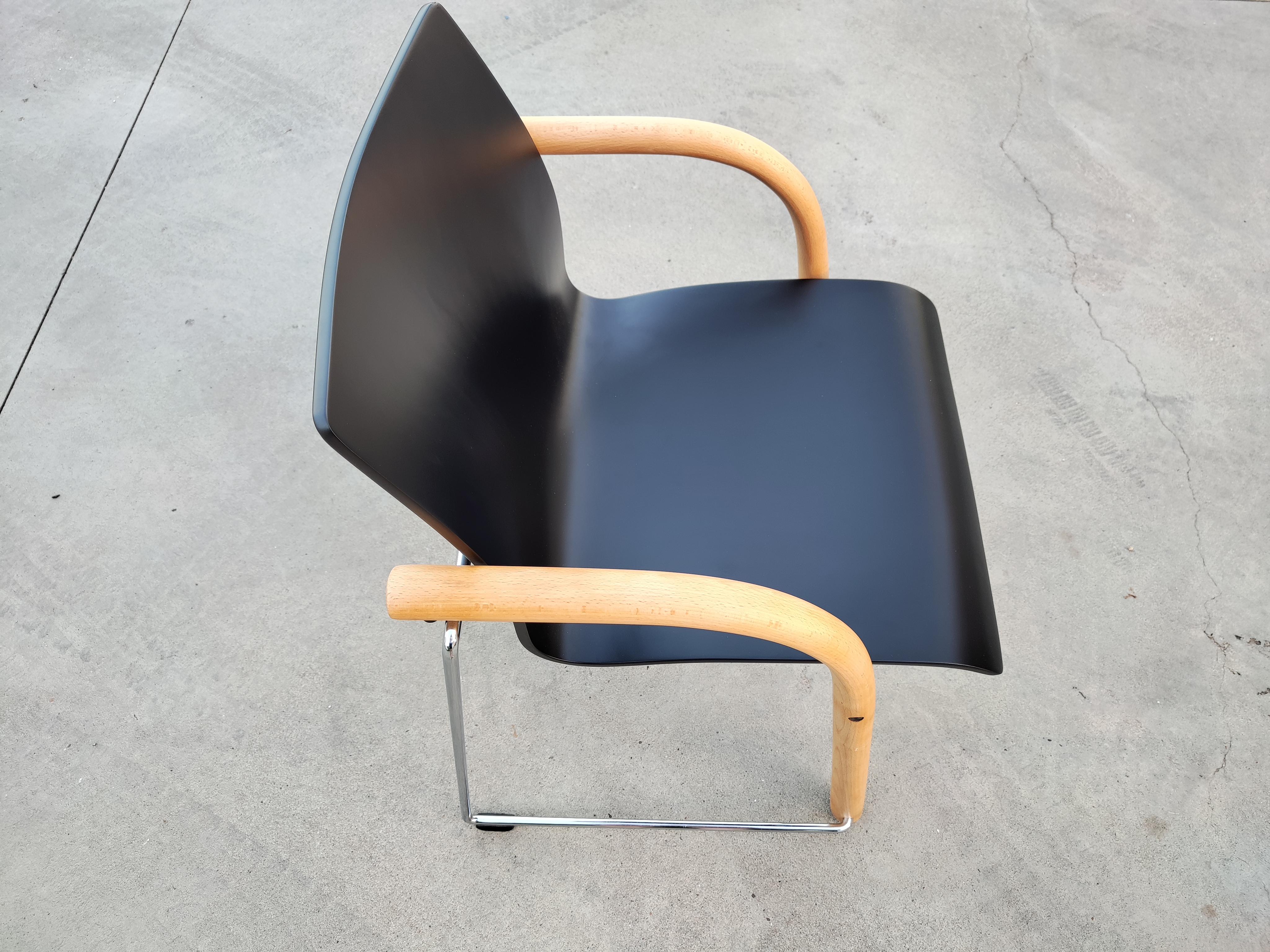 Refurbished Thonet Chairs 320 by Wulf Schneider and Ulrich Bohme, Austria 1984 For Sale 3