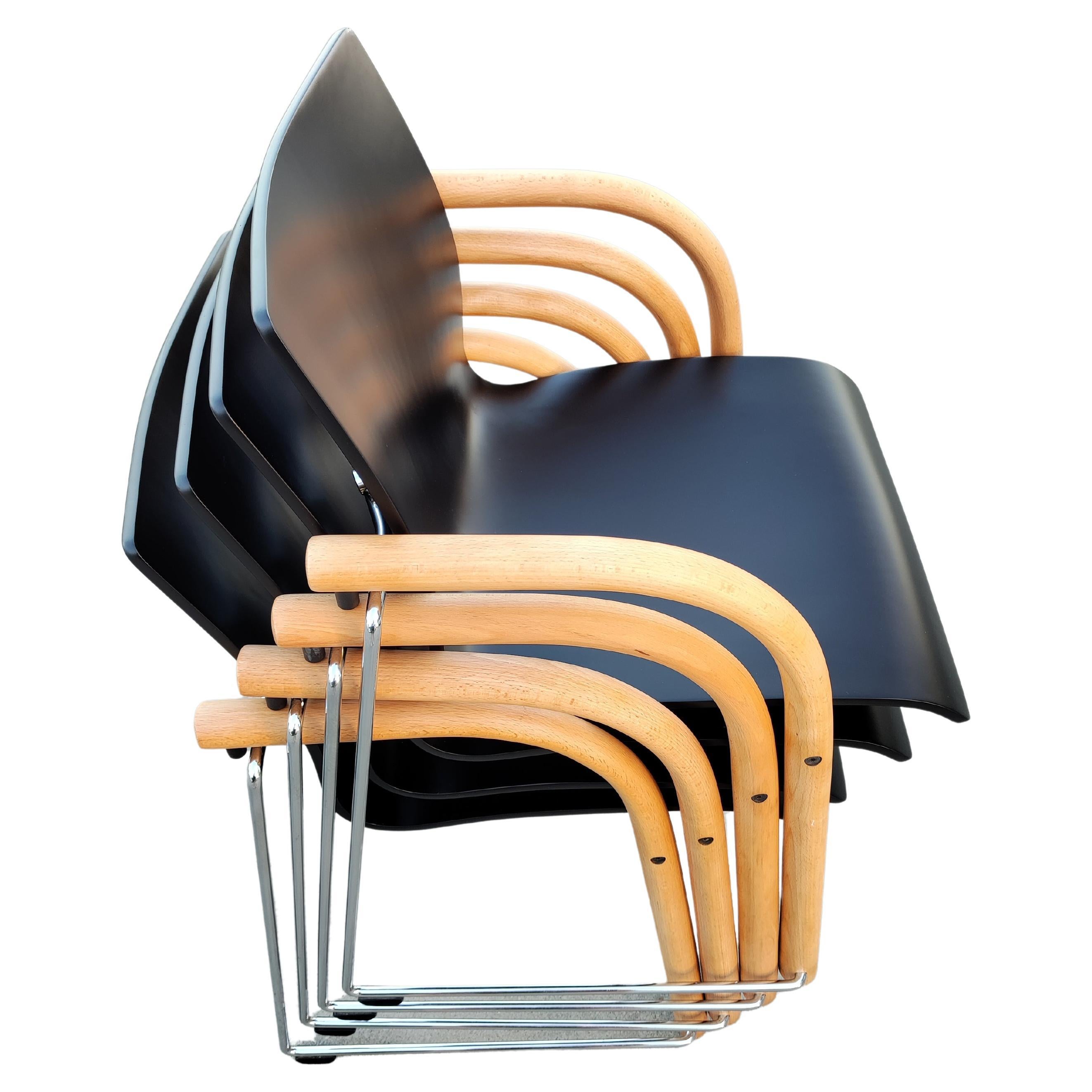 In diesem Angebot finden Sie einen Satz von 4 Thonet Esszimmerstühlen Modell S320, entworfen von Wulf Schneider und Ulrich Bohme. Die Stühle sind stapelbar. Vollständig renoviert.

Beim Kauf werden die Stühle sorgfältig eingewickelt und so verpackt,
