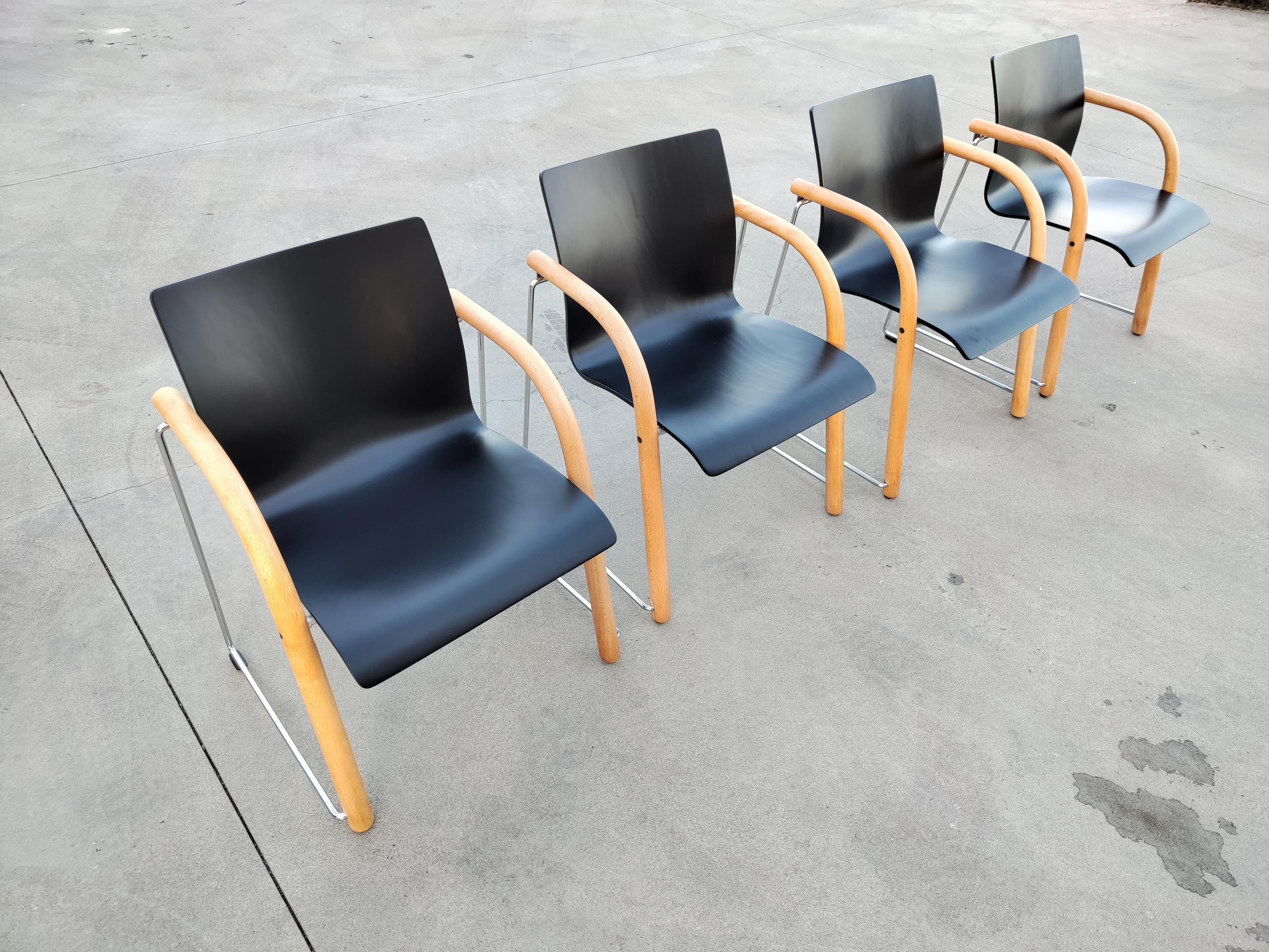 Refurbished Thonet Chairs 320 by Wulf Schneider and Ulrich Bohme, Austria 1984 For Sale 1