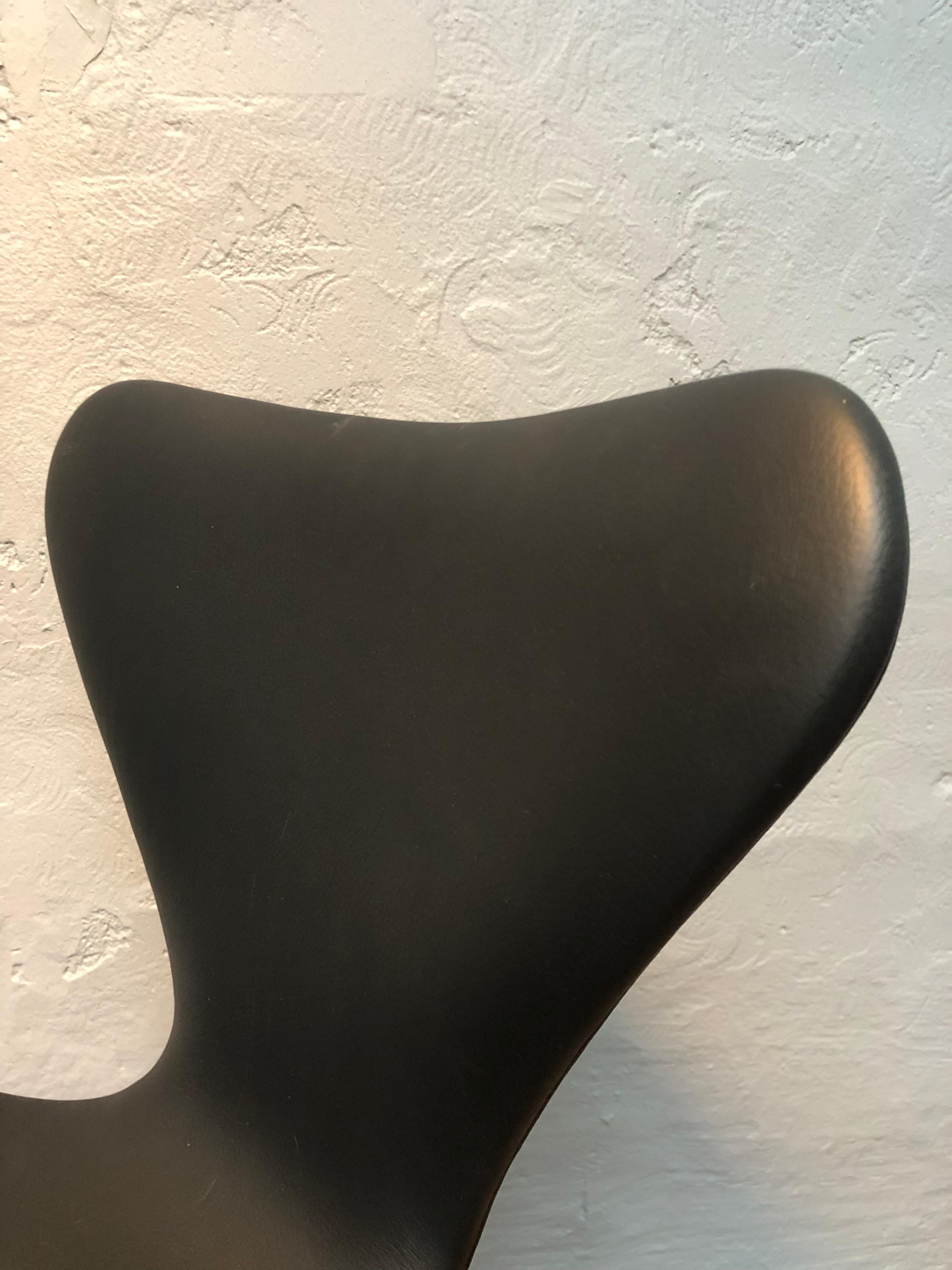 Leather Refurbished Vintage Arne Jacobsen 3117 Office Chair