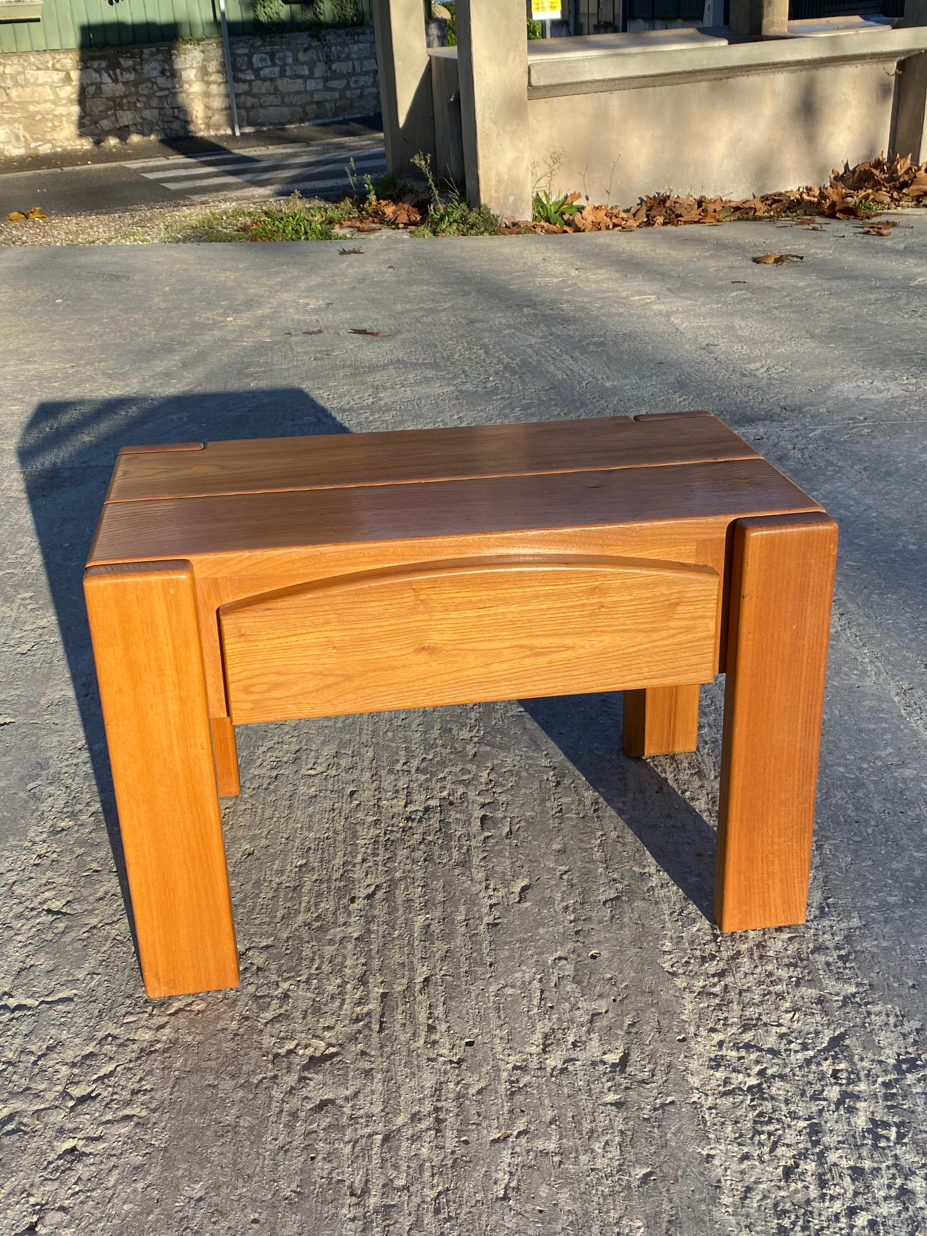 Fine XX secolo Regain / chapo Solid elm bedside table 1980 in vendita