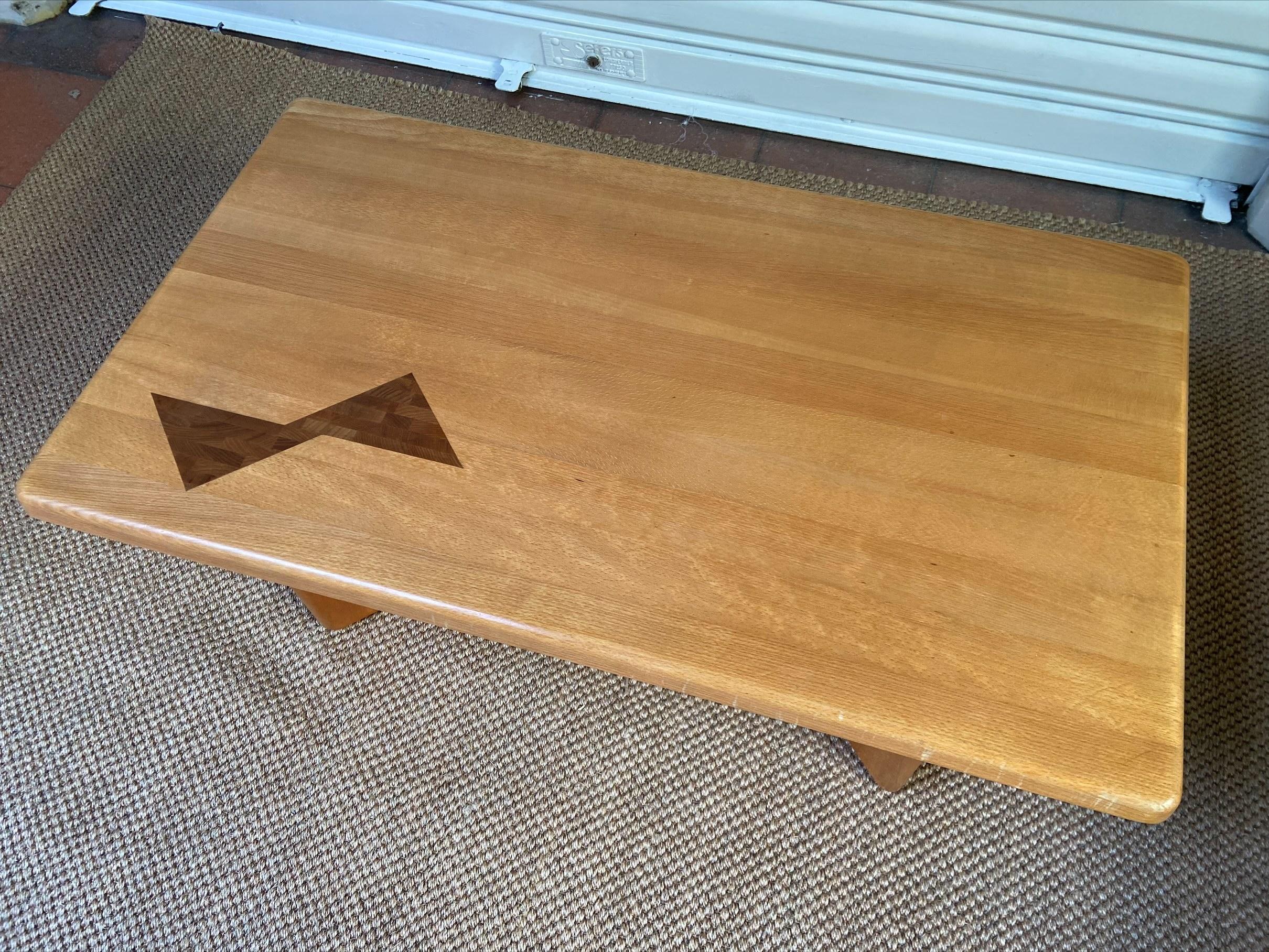 Coffee table - Regain - Circa 1978

Elm wood 

Measures: H41 x L105 x P60cm.

  