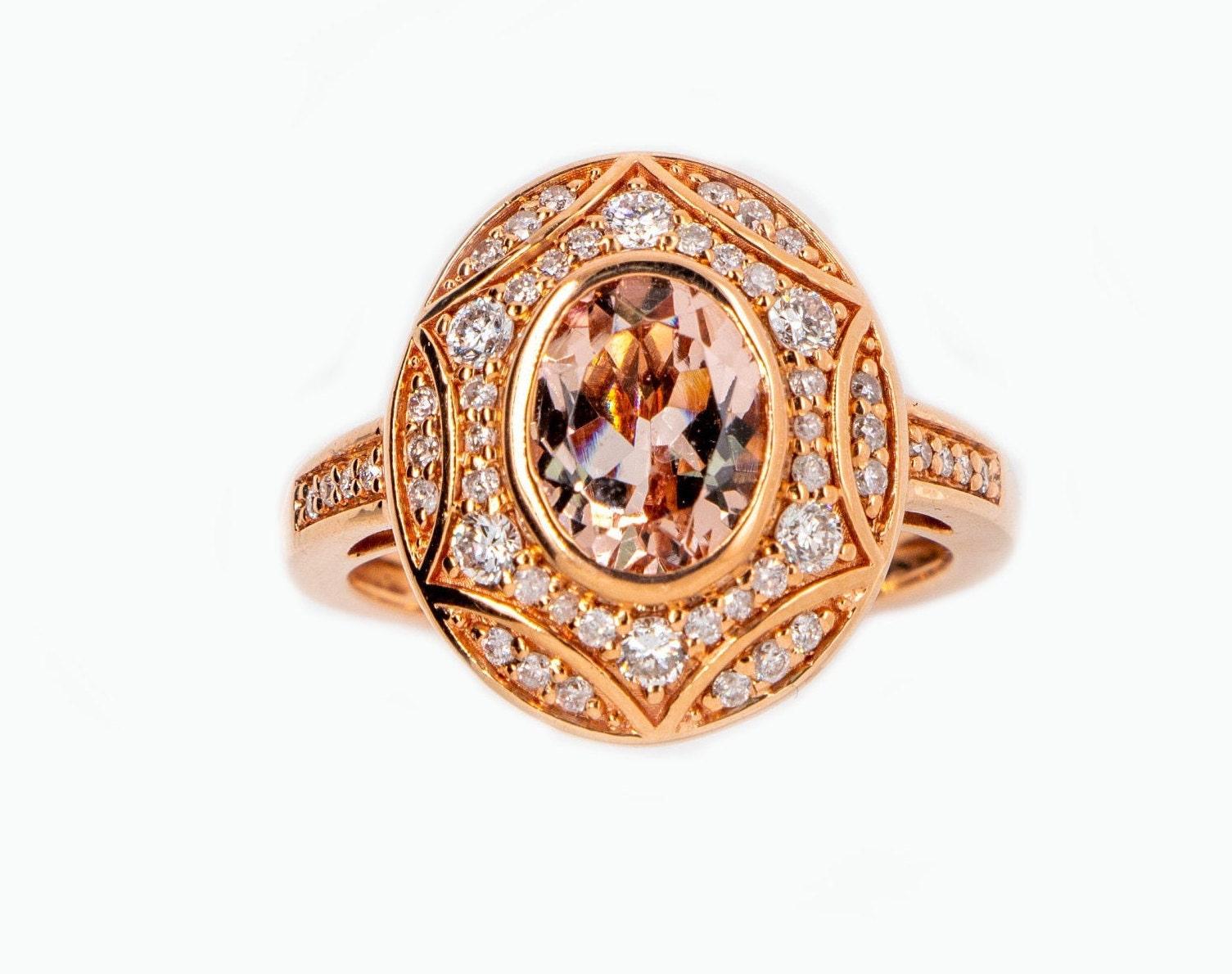 Contemporary Regal 1.60Ct Oval Morganite Diamond Ring For Sale