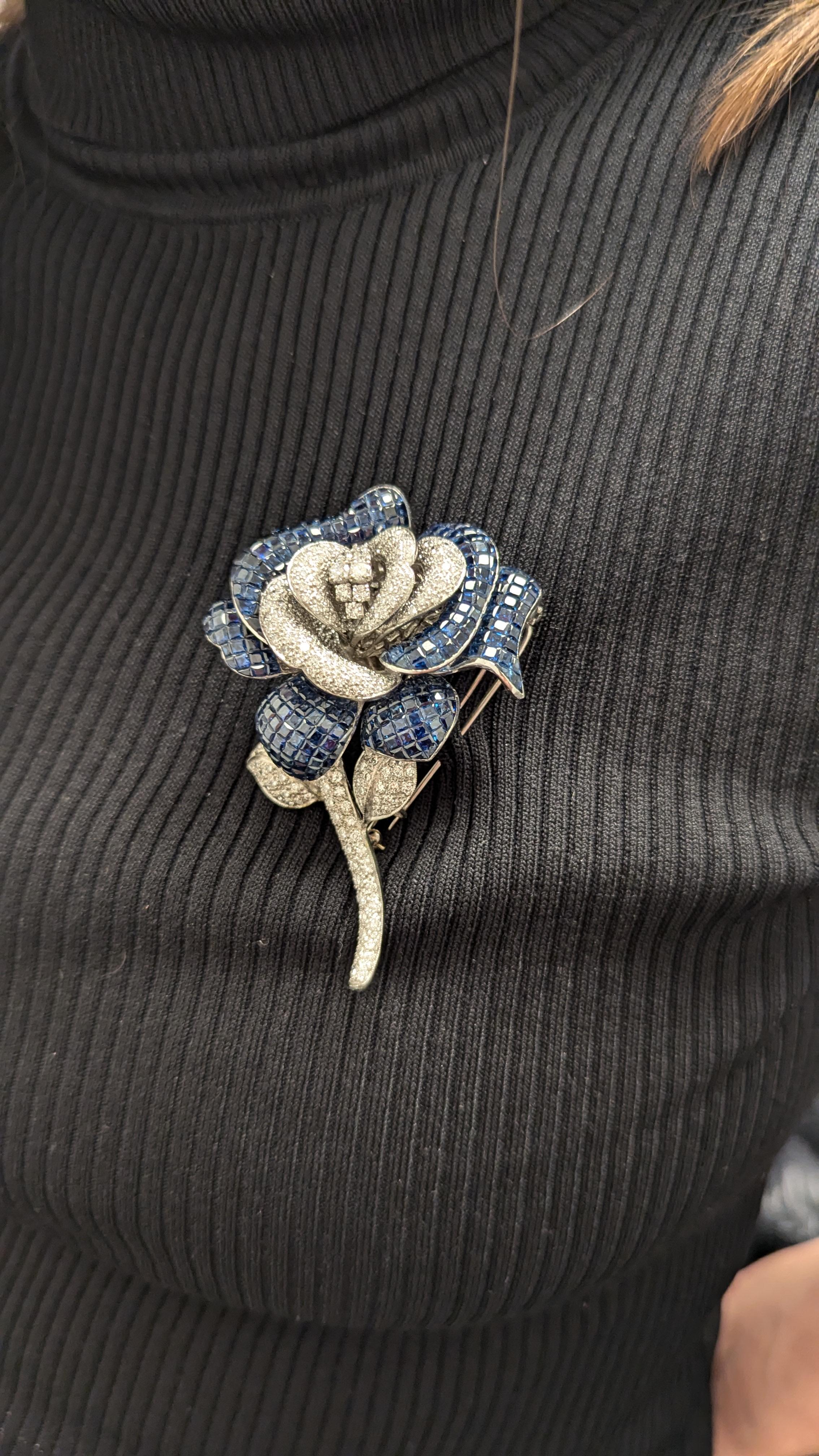 Regal 18K White Gold Sapphire and Diamond Flower Brooch In Excellent Condition For Sale In New York, NY