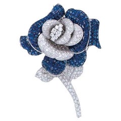 Broche Regio Flor de Zafiro y Diamantes de Oro Blanco de 18 K