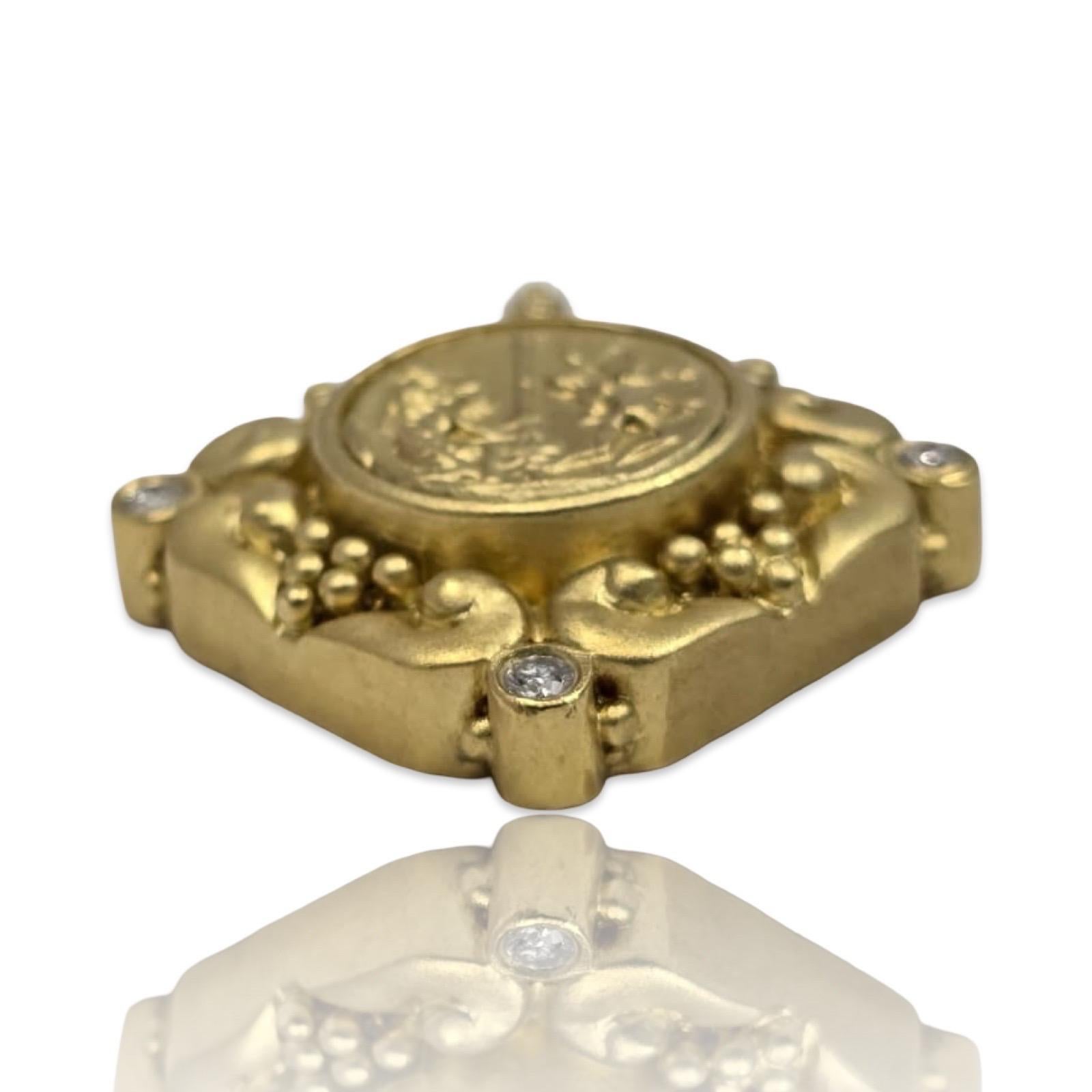 Taglio rotondo Ciondolo a medaglione rinascimentale in oro 18 carati con diamanti da 0,40 carati in vendita