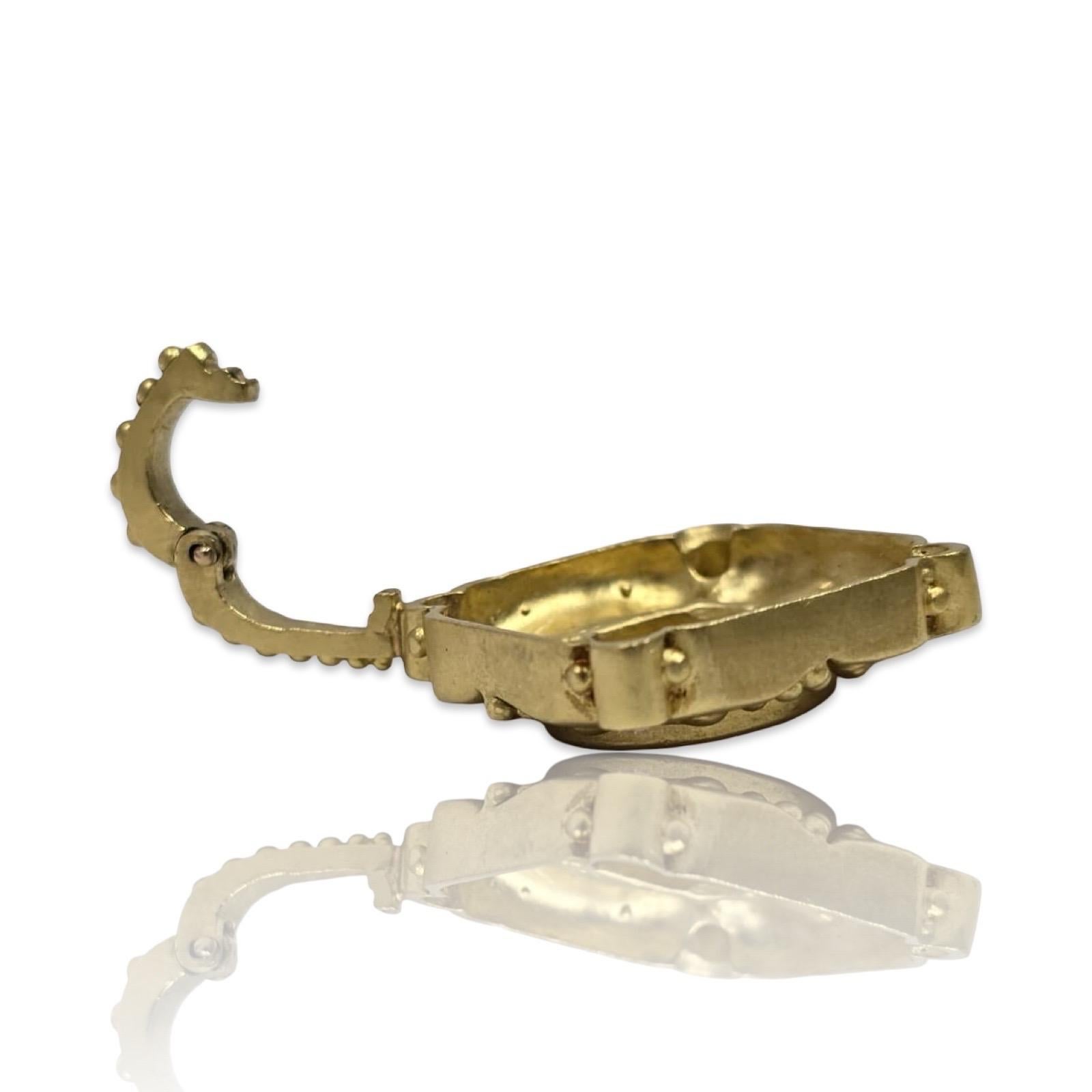 Ciondolo a medaglione rinascimentale in oro 18 carati con diamanti da 0,40 carati in vendita 1