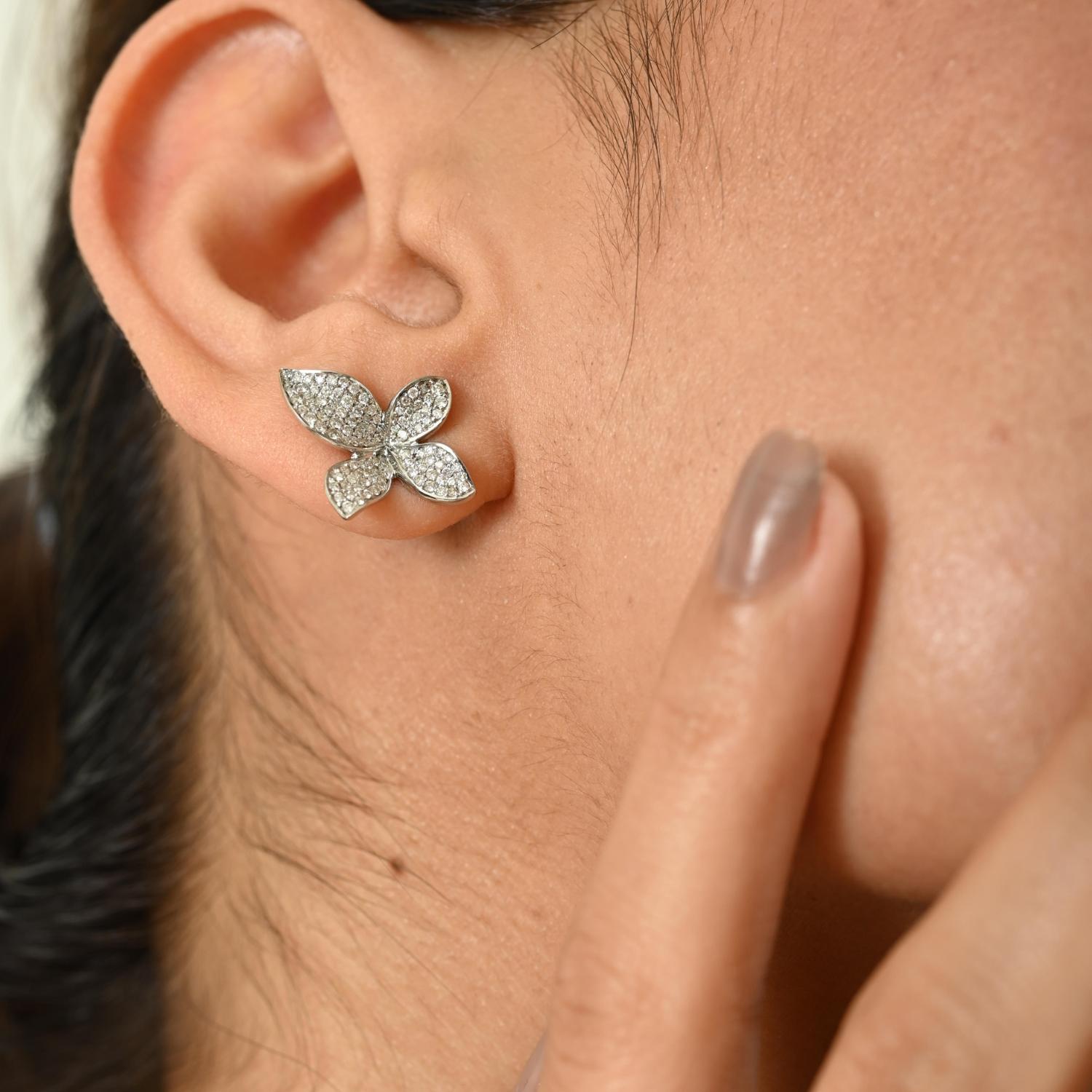 Regal Pendientes de oro blanco de 18 quilates con diamantes redondos y talla brillante para ella Corte redondo en venta