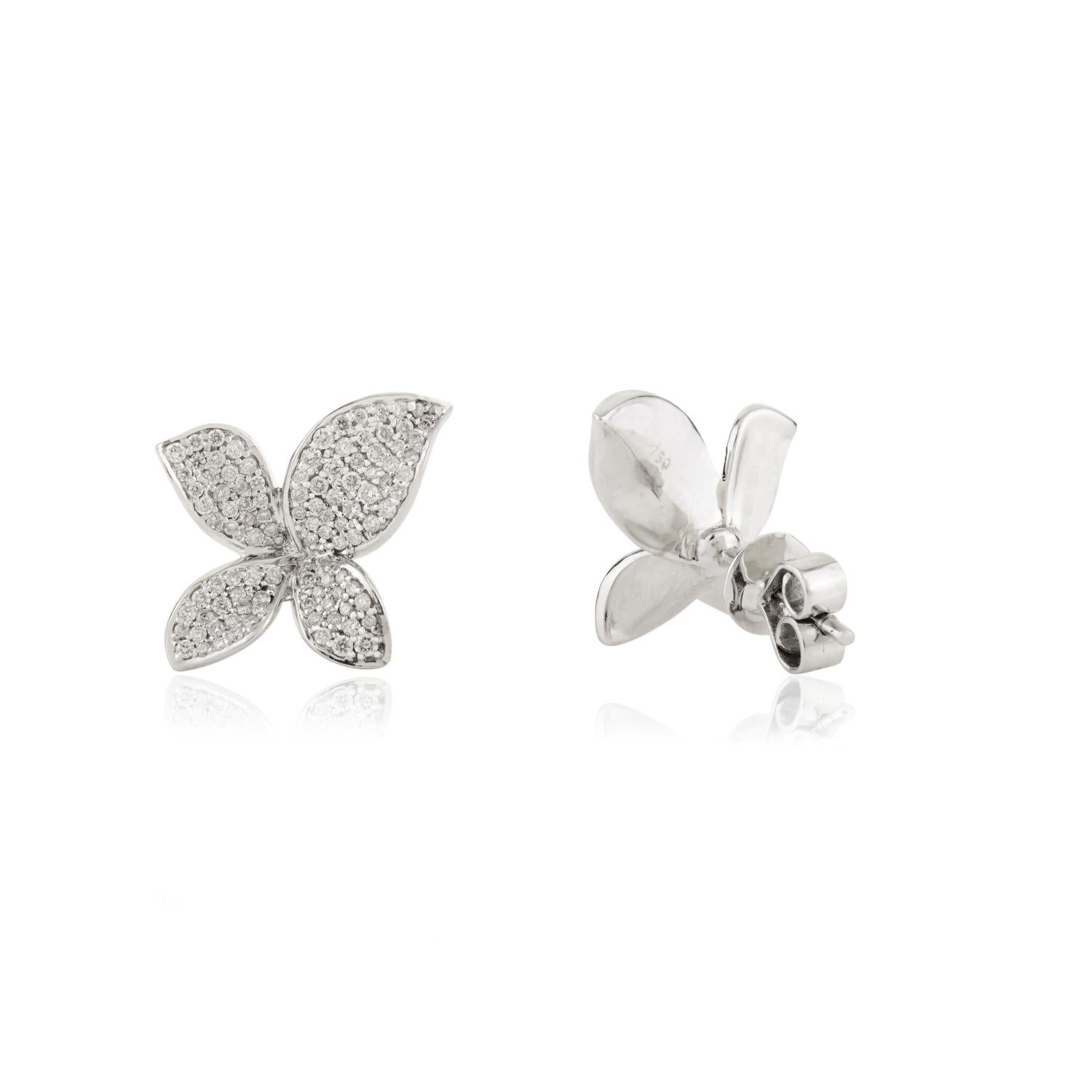 Regal Pendientes de oro blanco de 18 quilates con diamantes redondos y talla brillante para ella en Nuevo estado para la venta en New York, NY