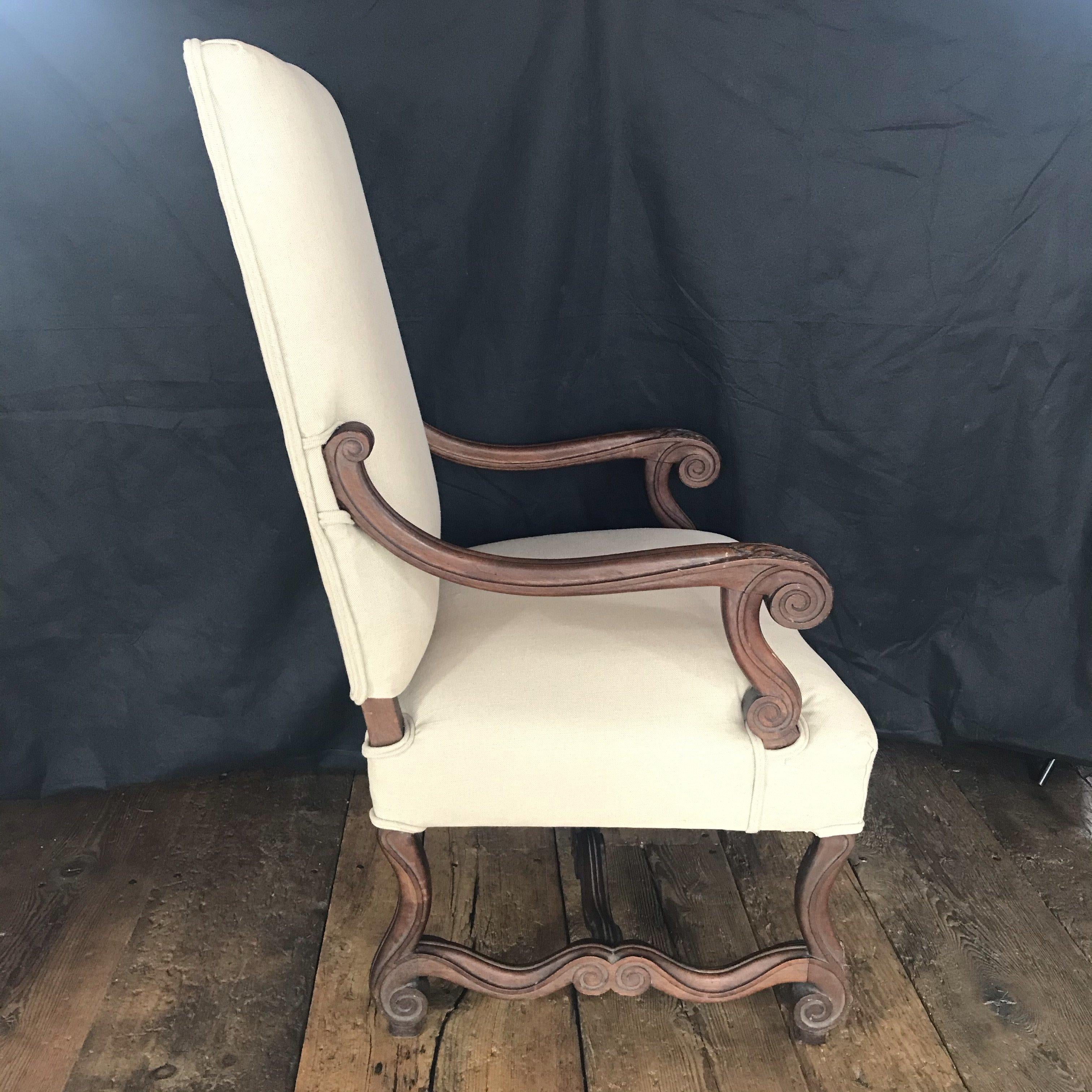 Regal 19th Century French Walnut Louis XV Armchair For Sale 3