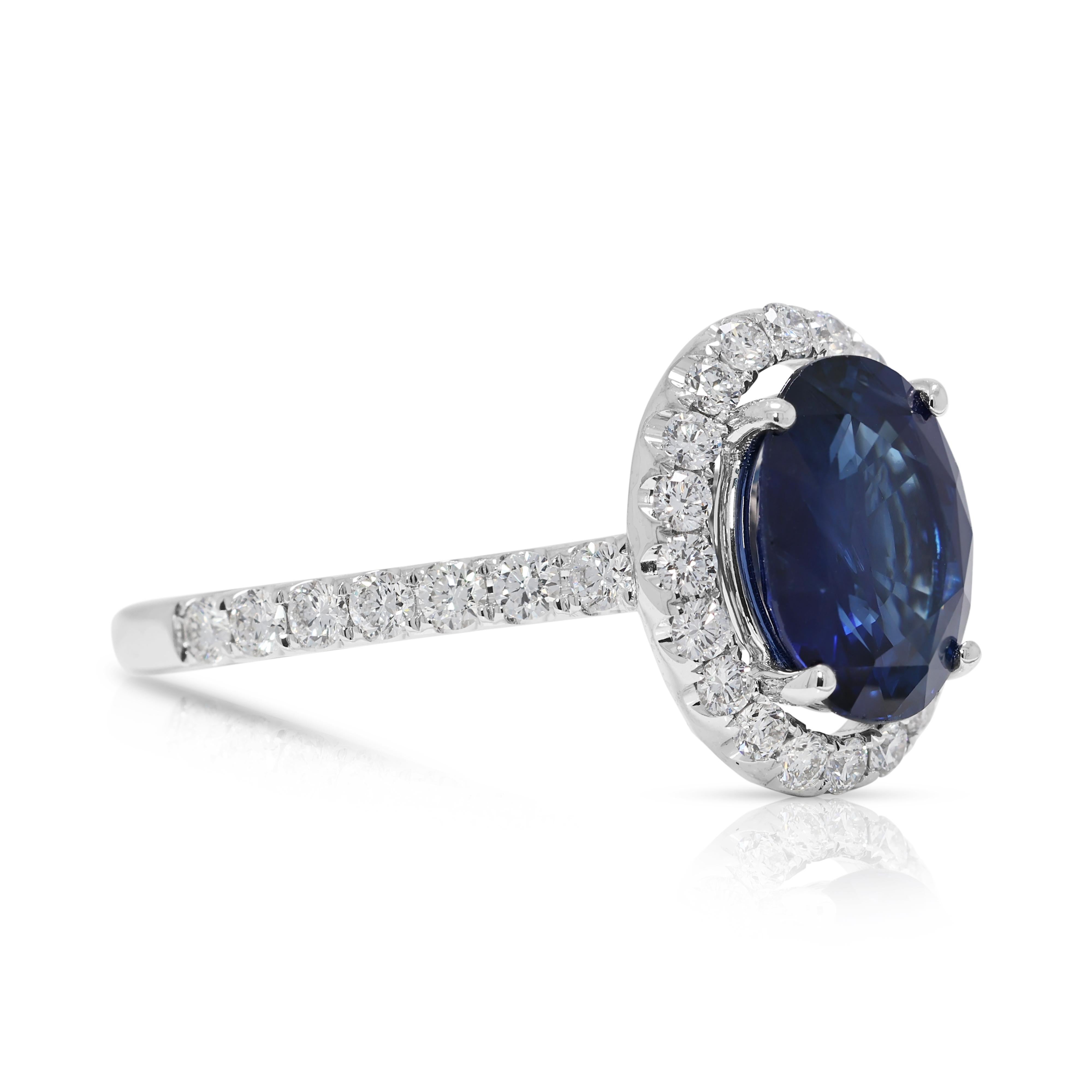 Regal 3,29ct Saphir & natürlicher Diamant Halo Ring in 18K Weißgold (Ovalschliff) im Angebot