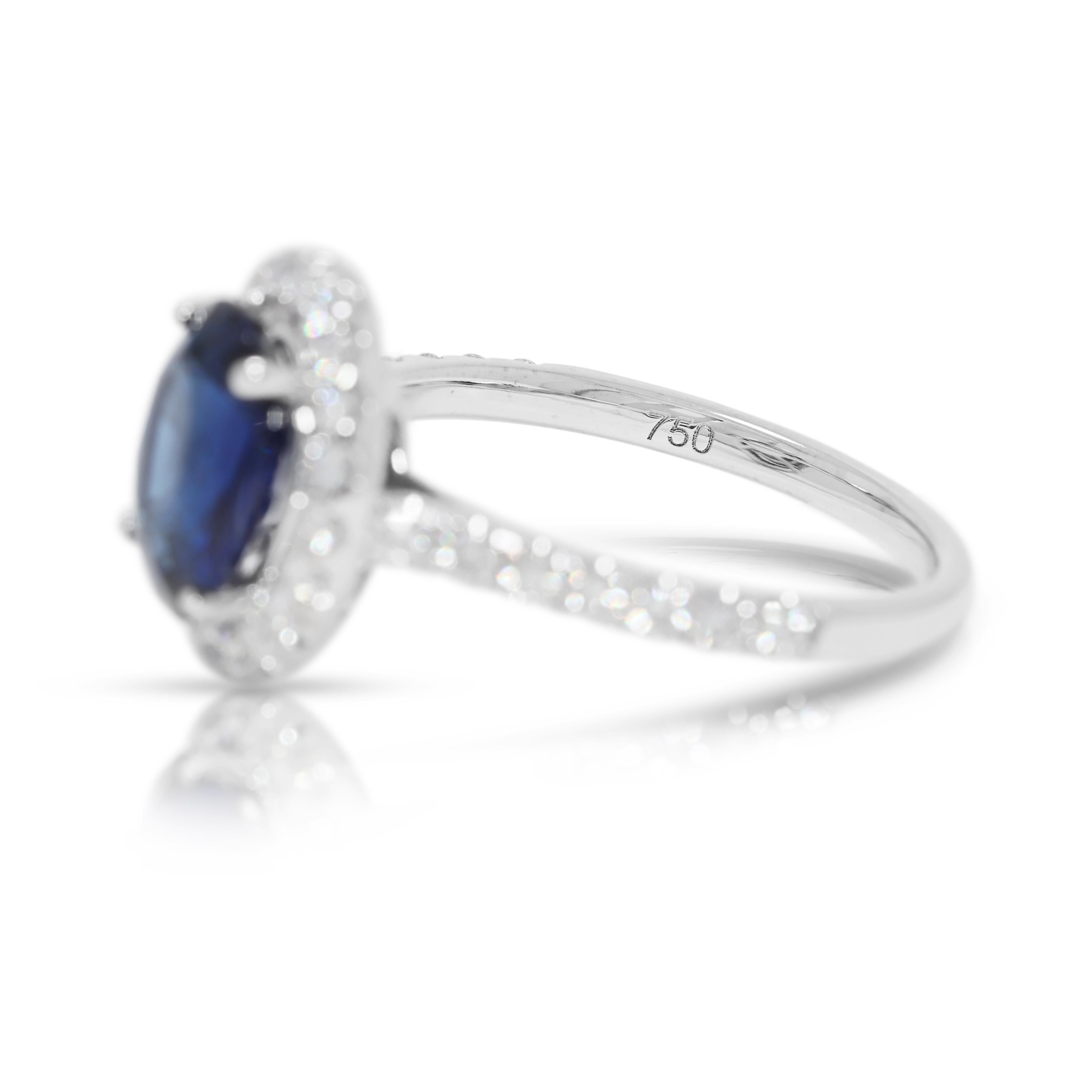 Regal 3,29ct Saphir & natürlicher Diamant Halo Ring in 18K Weißgold im Zustand „Hervorragend“ im Angebot in רמת גן, IL