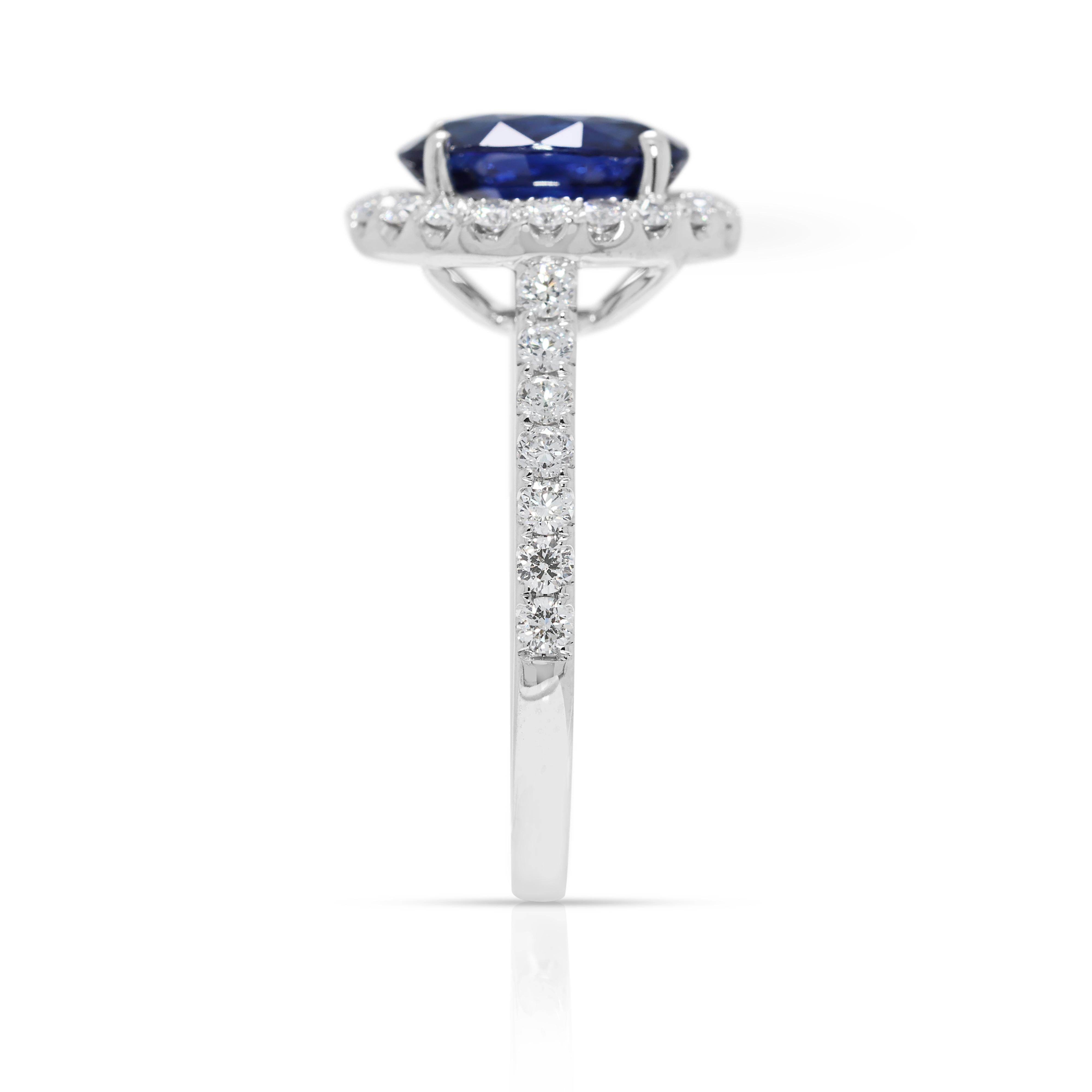 Regal 3,29ct Saphir & natürlicher Diamant Halo Ring in 18K Weißgold im Angebot 1
