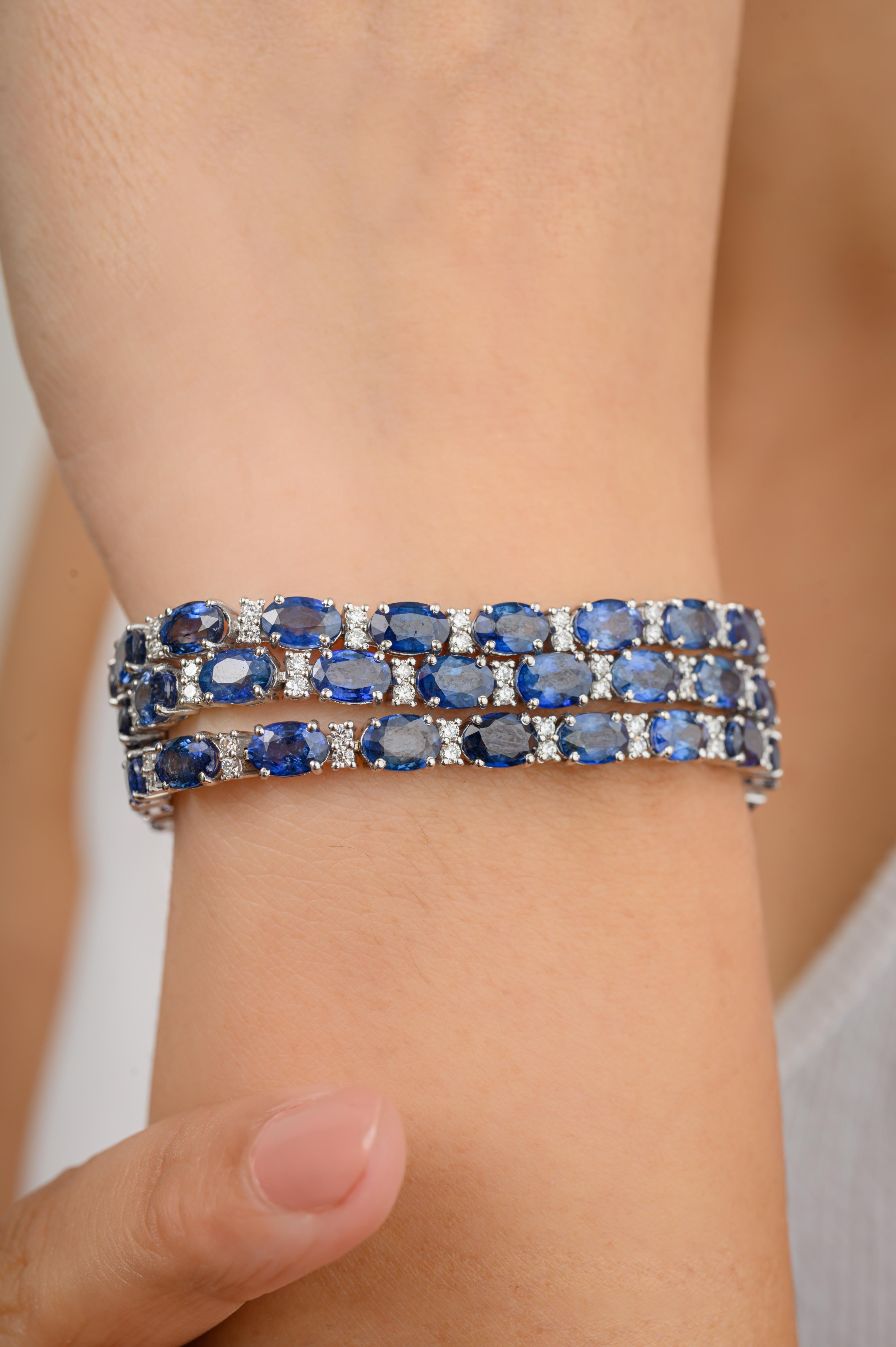 Taglio ovale Bracciale Regal 39,02 CTW con zaffiro a tripla linea e diamanti in oro bianco 14 carati in vendita