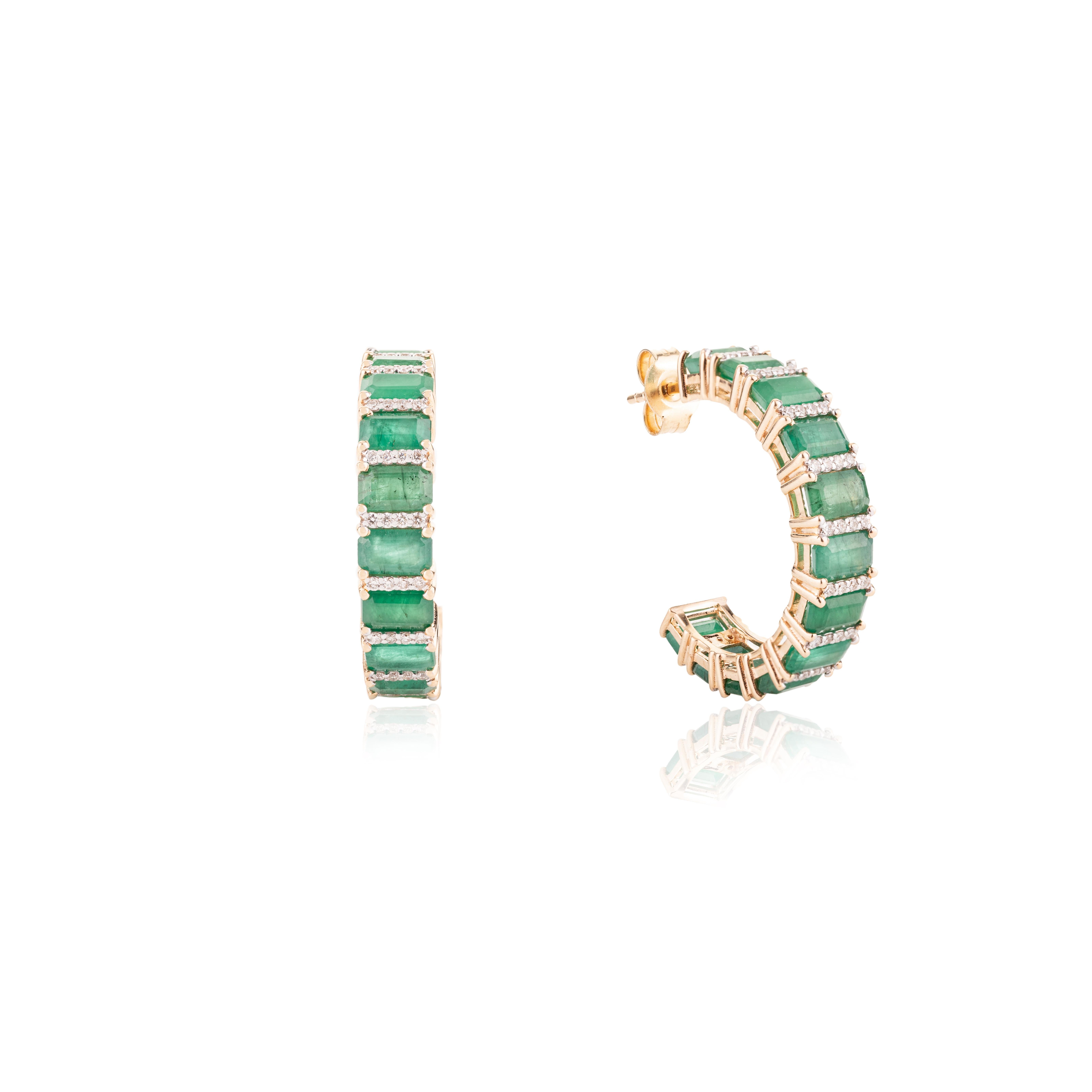 Women's Regal 7.65 Carat Emerald Diamond Half Infinity Hoop Earrings in 14k Yellow Gold For Sale
