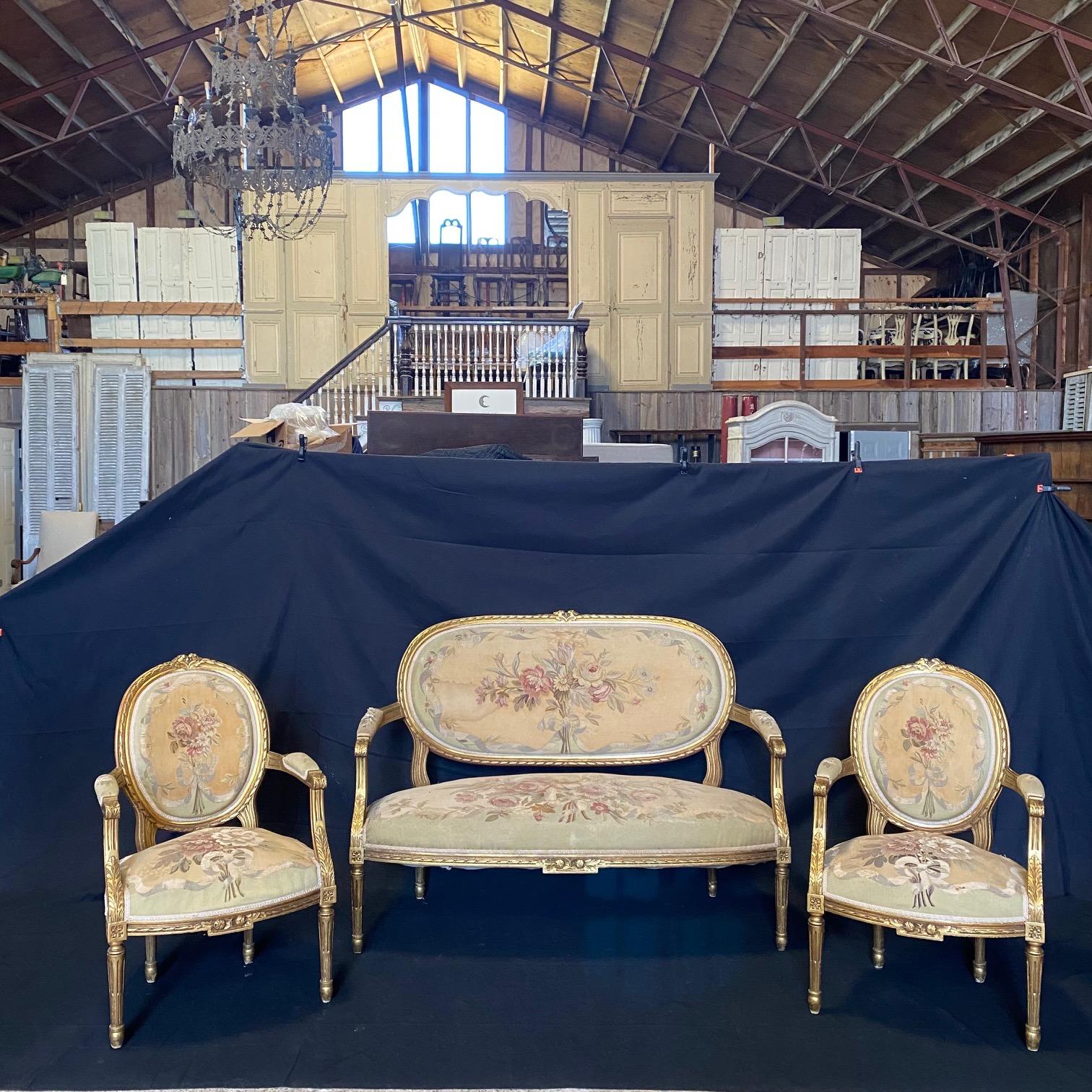 Suite de salon tapissée Regal Aubusson avec canapé Loveseat et 4 fauteuils en vente 4
