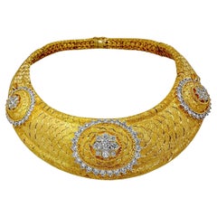 Vintage Regal Design Diamond & Florentine Finish 18K Gold Choker Necklace 1.25 Inch Wide