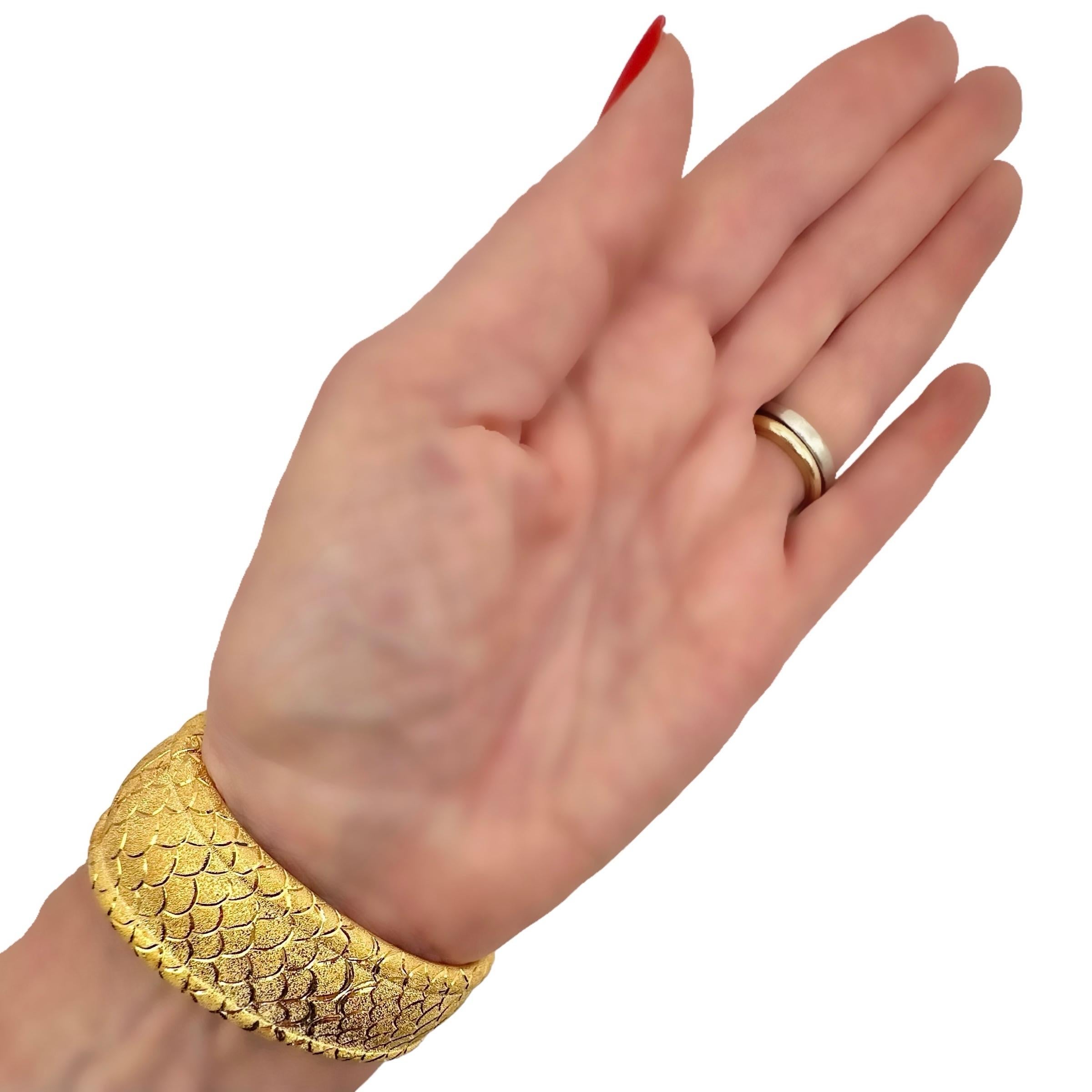 Regal Design, Diamond & Florentine Finish 18K Gold Cuff Bracelet 1.25 Inch Wide For Sale 10