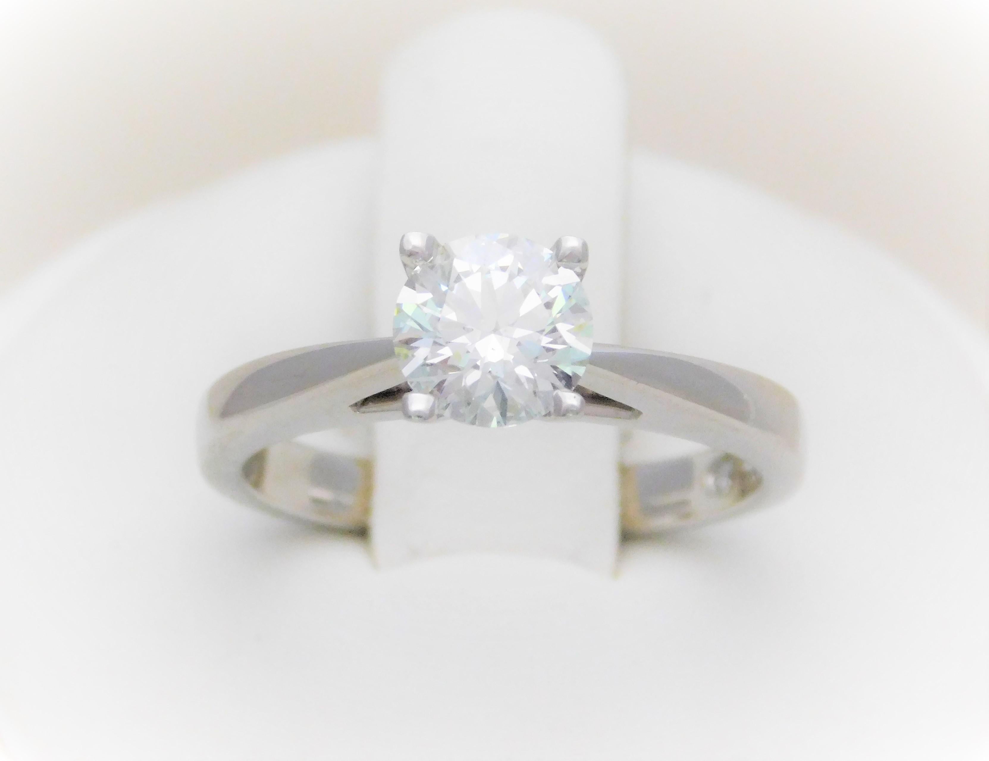 Modern Regal Elegance 1.06 Carat Round Brilliant Diamond Solitaire Platinum Engagement