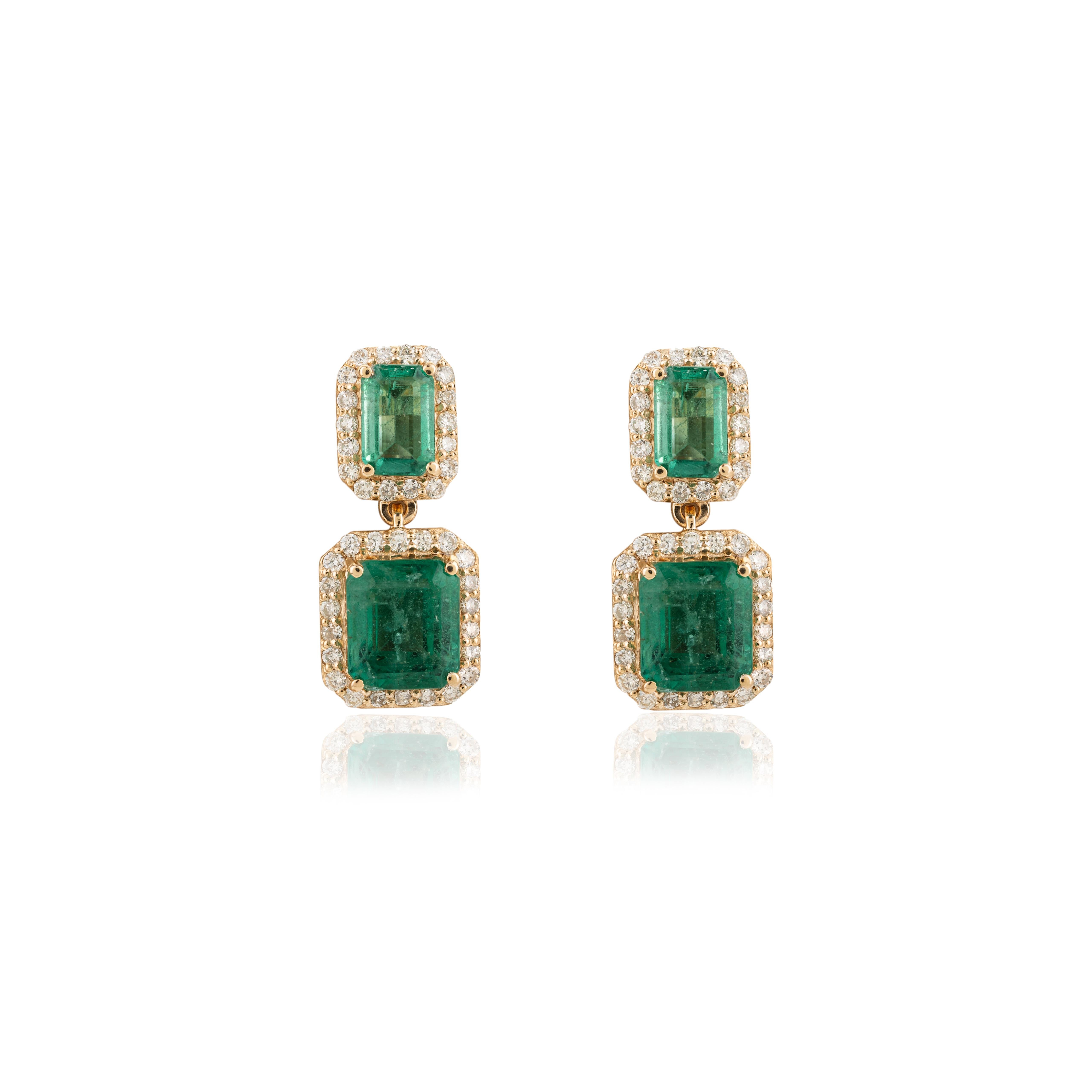 Art Déco Orecchini a pendente con diamante e smeraldo regale in oro giallo 18 ct. in vendita