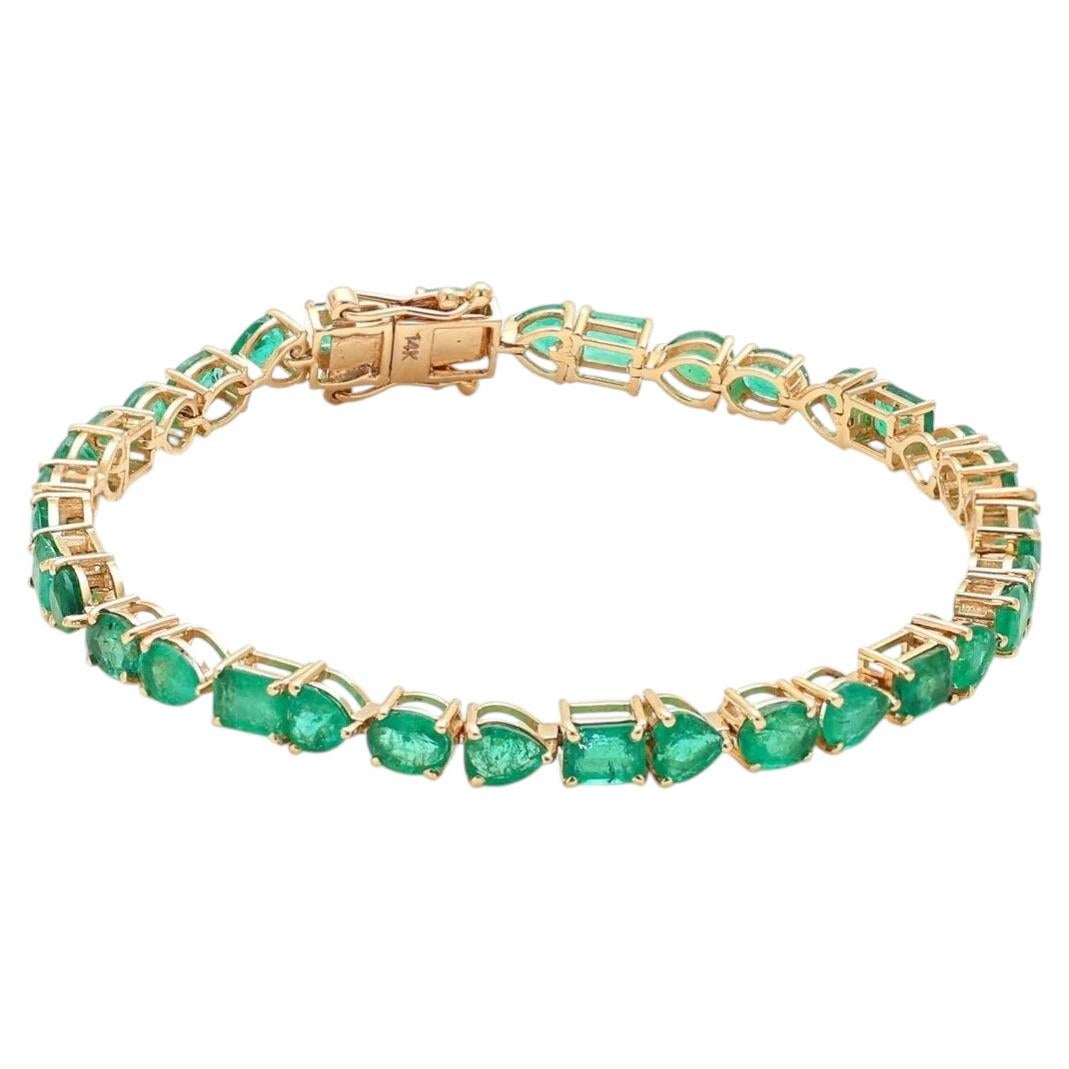 Armband aus Gelbgold mit 10,18 Karat Smaragd und Diamanten im Angebot