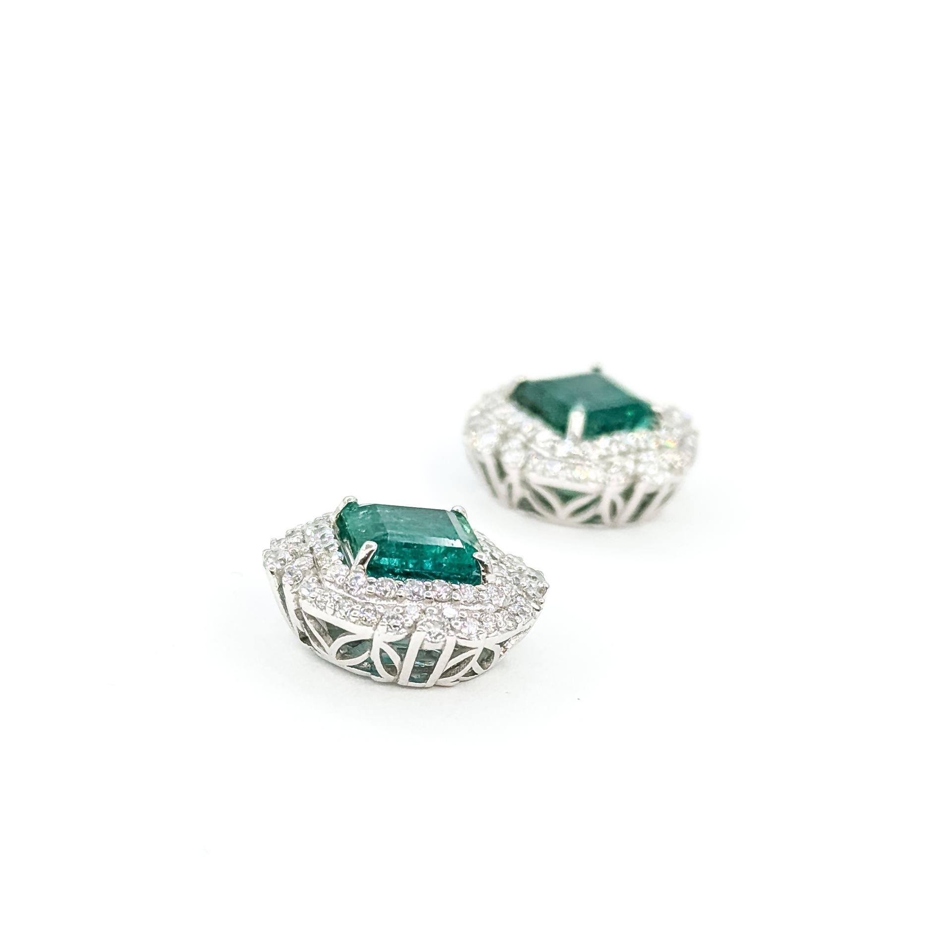 Boucles d'oreilles en platine avec émeraudes et diamants Unisexe en vente