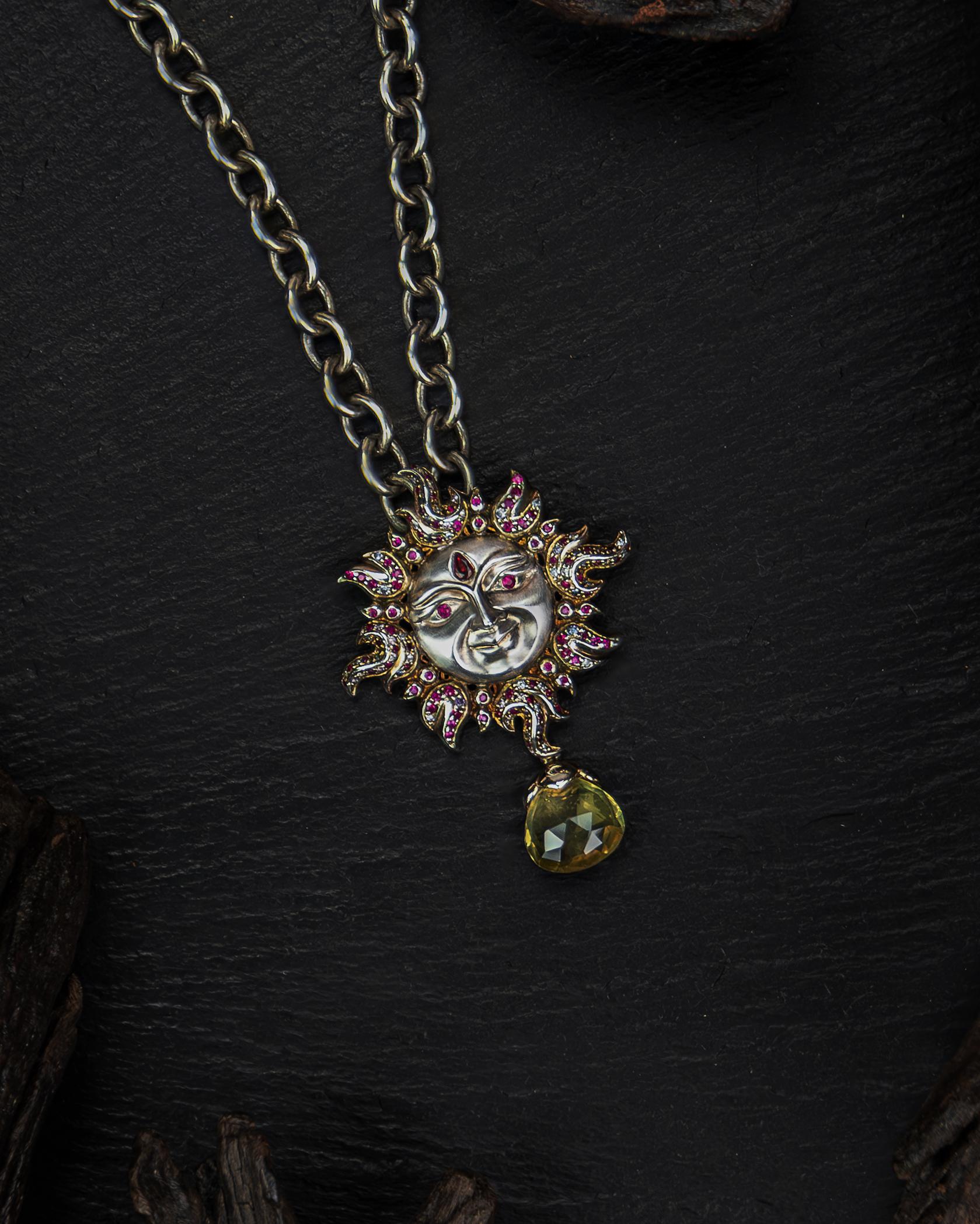 Regal Fantasy Sun Necklace In New Condition For Sale In London, GB