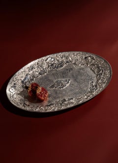 Piatto rotondo Regal Hybrid placcato argento grande in ottone, Viya by Vikram Goyal