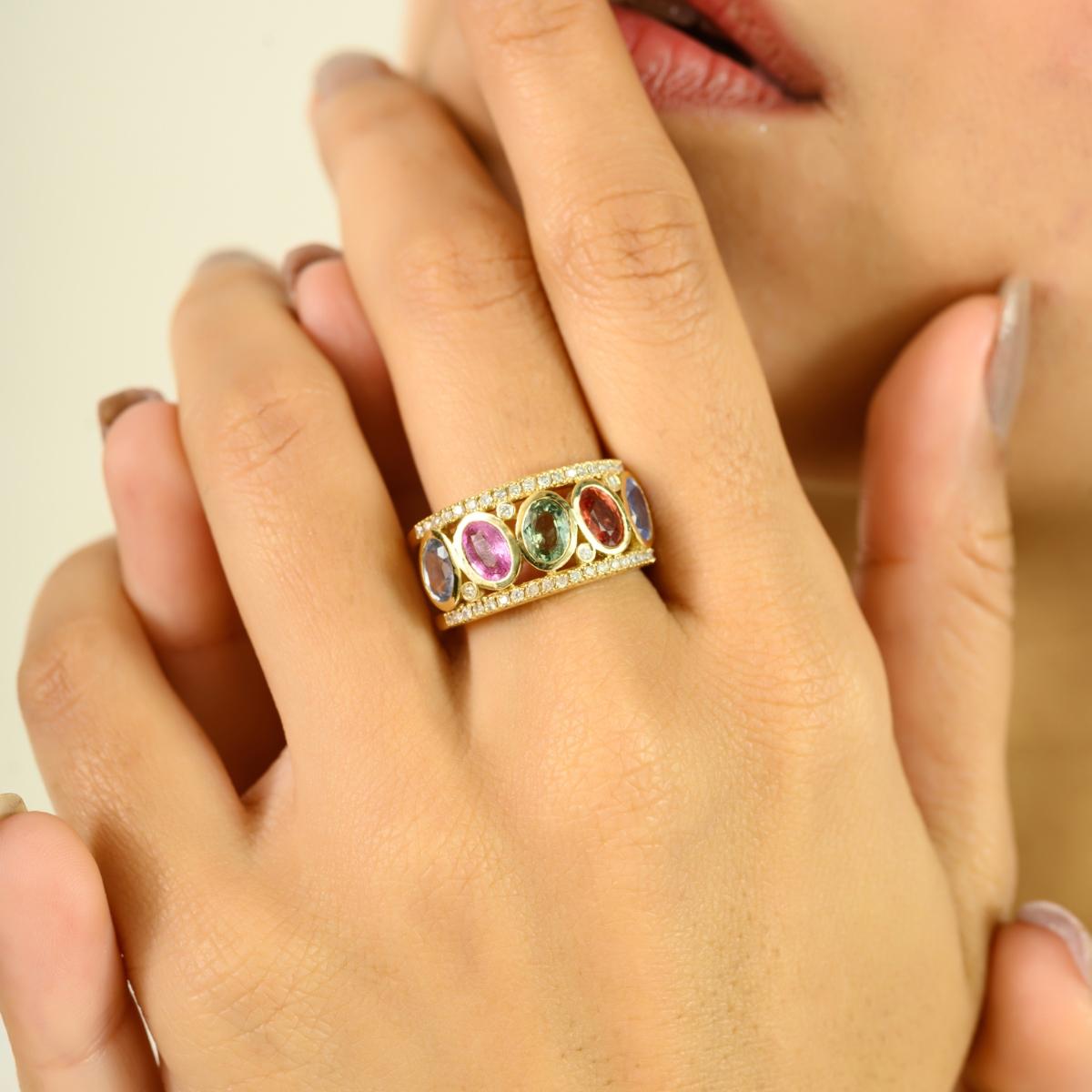 En vente :  Anneau de mariage régalien en or jaune 14k avec saphirs multiples et diamants 8