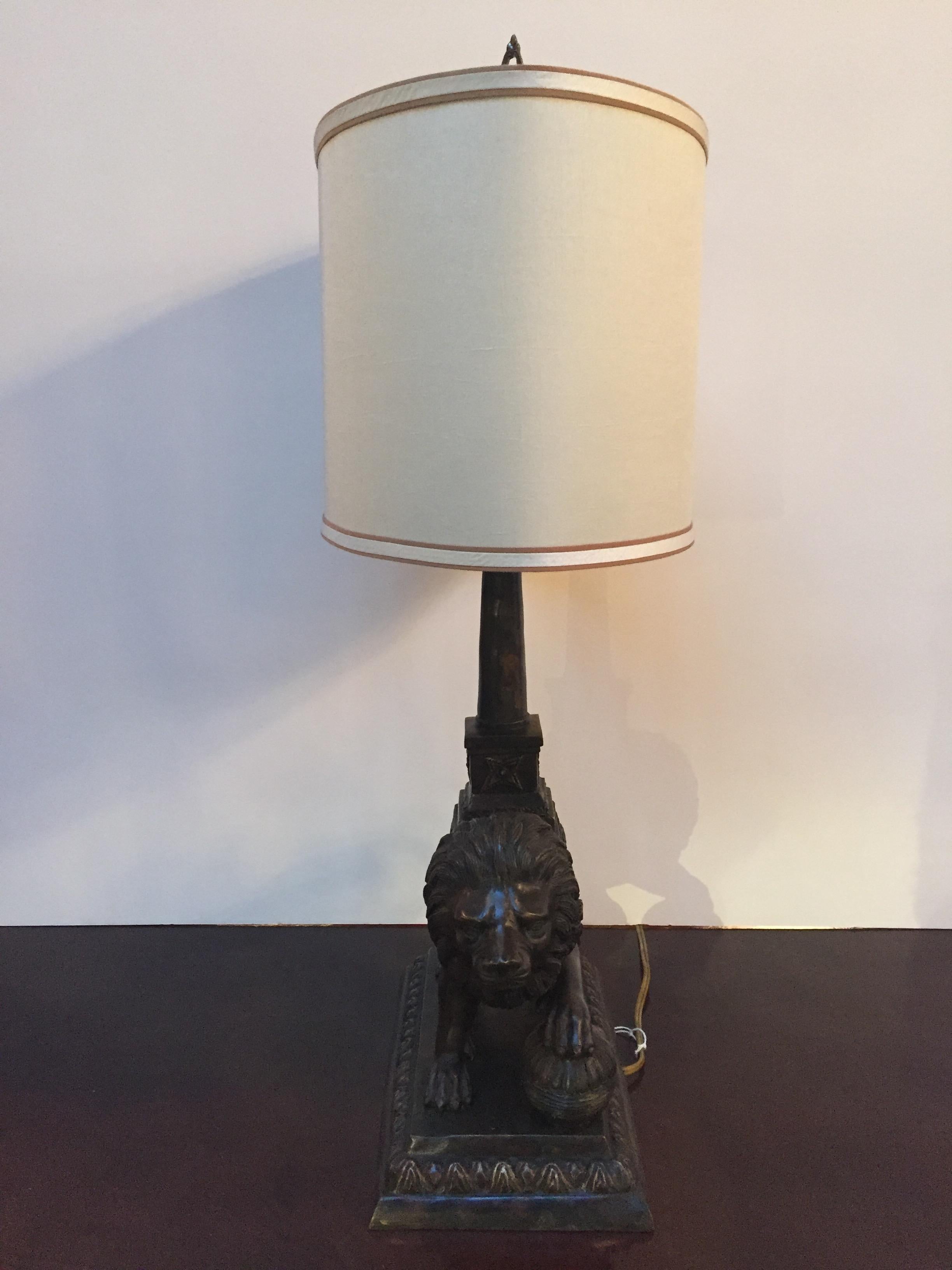 Regal Pair of Bronze Lion Motif Table Lamps In Good Condition In Hopewell, NJ