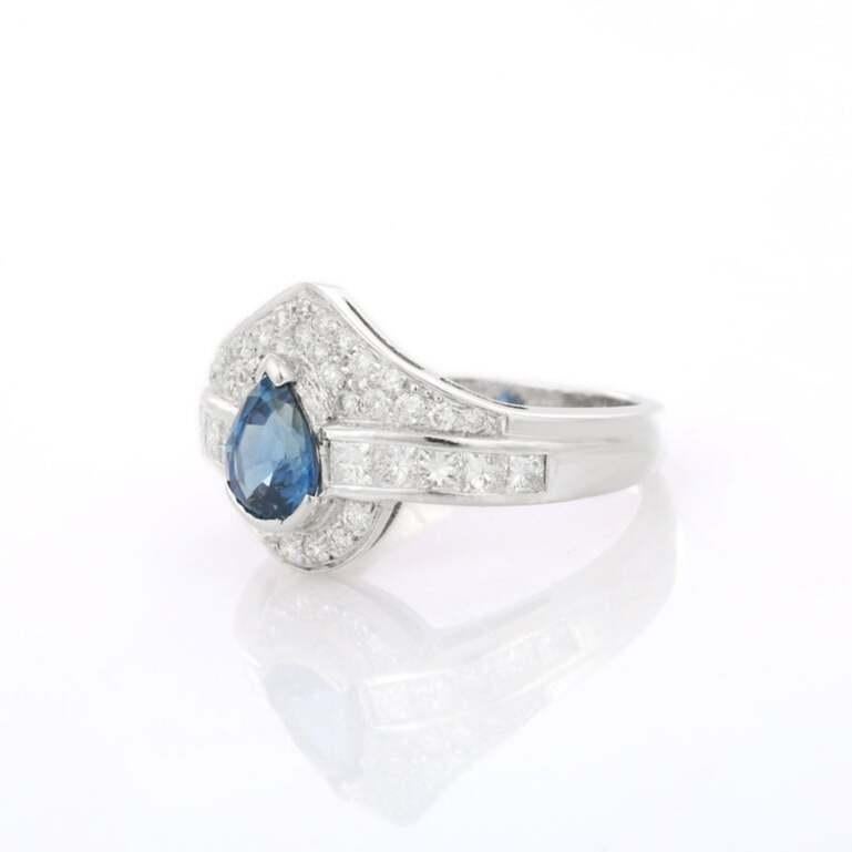 Art déco Bague de mariage royale en or blanc 18 carats avec saphir taille poire et diamants en vente