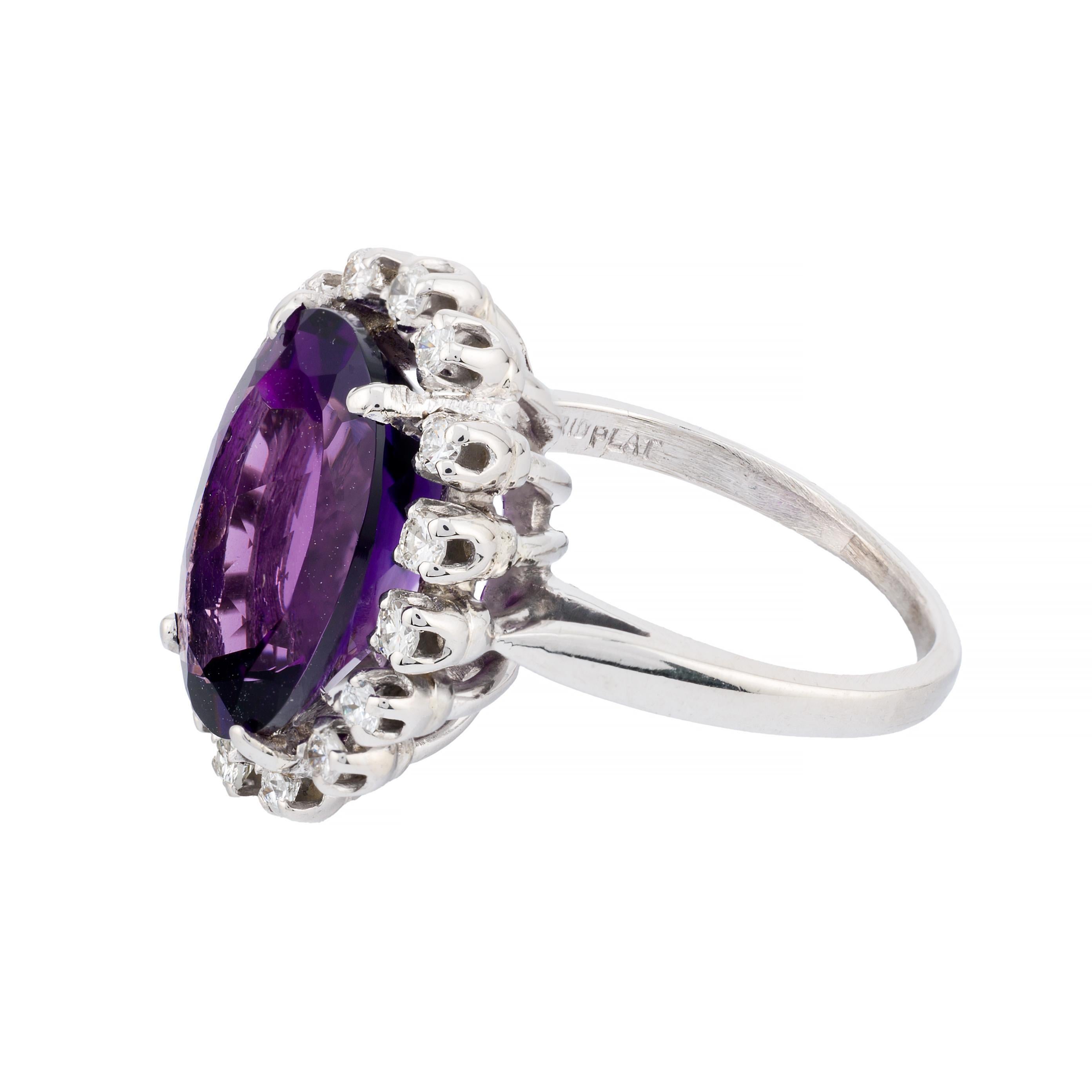 Regaler lila Amethyst- und Diamant-Halo-Ring aus Platin (Retro) im Angebot