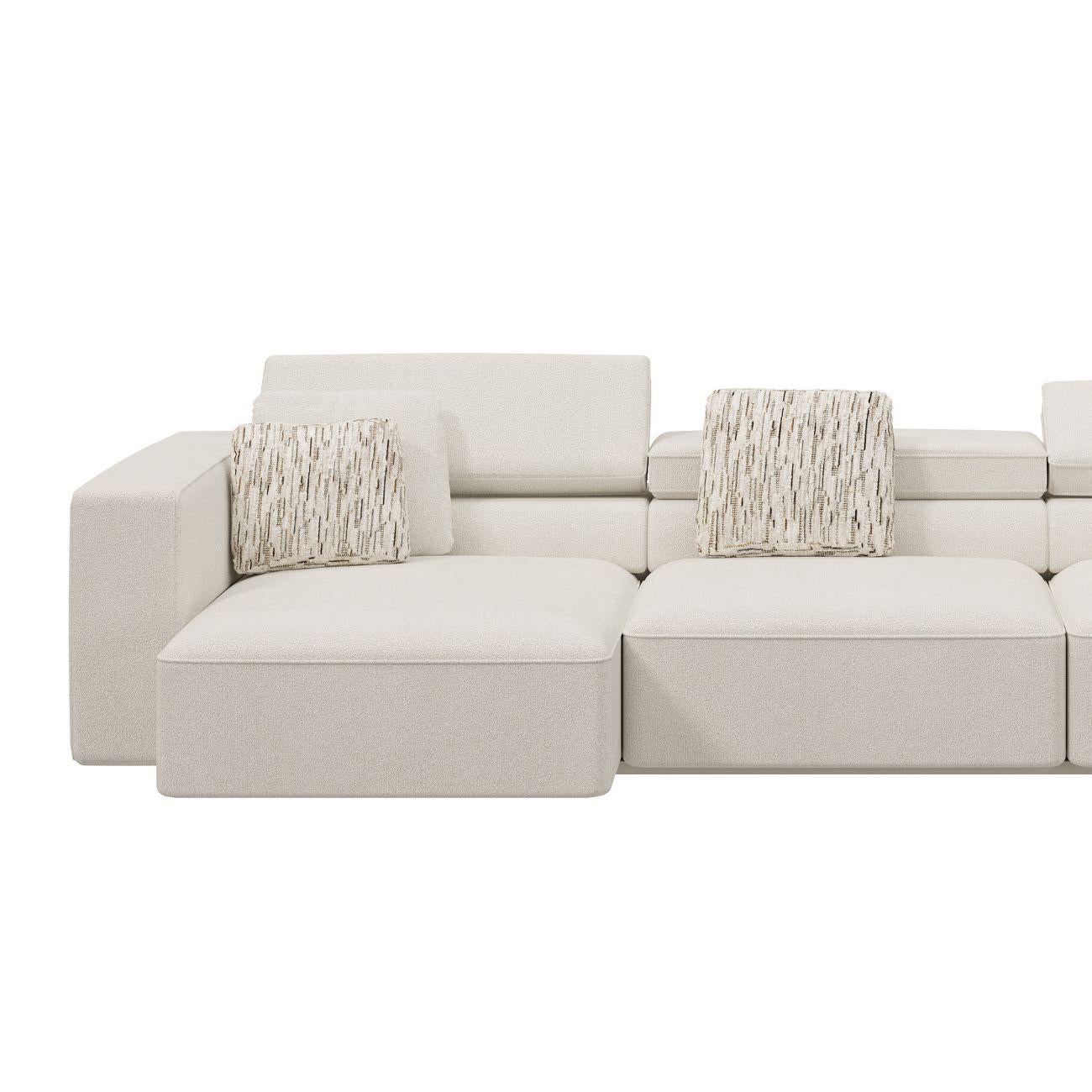 Das modulare Sofa REGAL aus der Essence Collection von CASA MAGNA verkörpert Luxus und Anpassungsfähigkeit zugleich. Mit drei verschiedenen Sofagrößen und fünf zusätzlichen Modulen bietet es endlose Konfigurationsmöglichkeiten für jeden Raum. Seine