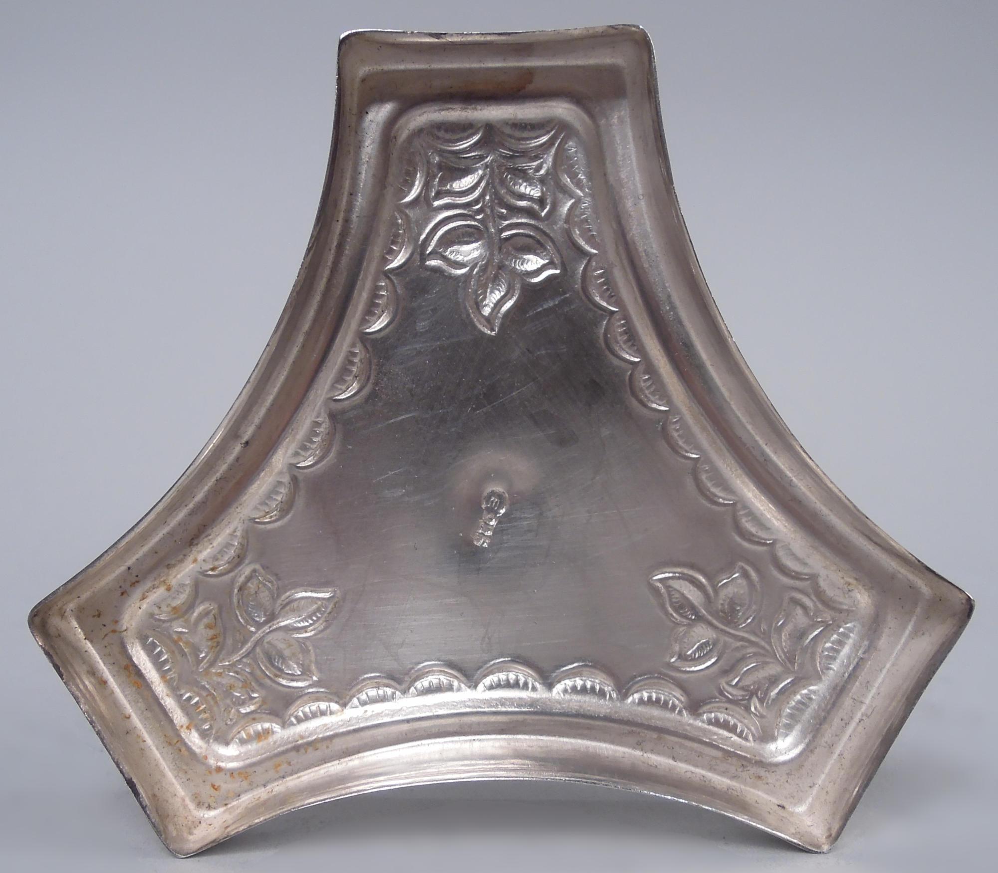 Regal Sterling Silver Deer & Lion Goblet with Leafing Stem For Sale 4