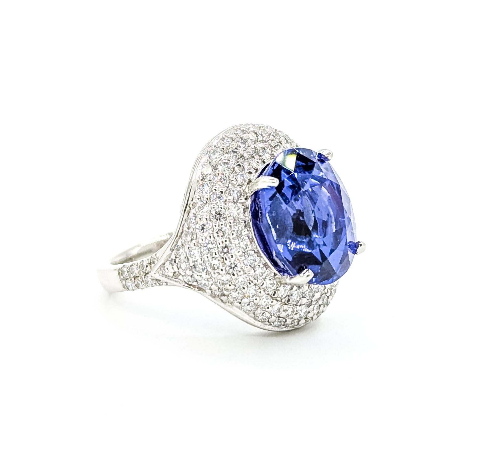 Bague cocktail en platine avec tanzanite et diamant

Cette audacieuse bague de cocktail en platine est ornée d'une impressionnante tanzanite bleu-violet de 8,74ct, certifiée par le GIA (rapport 2235255294). La tanzanite ovale est sertie en hauteur