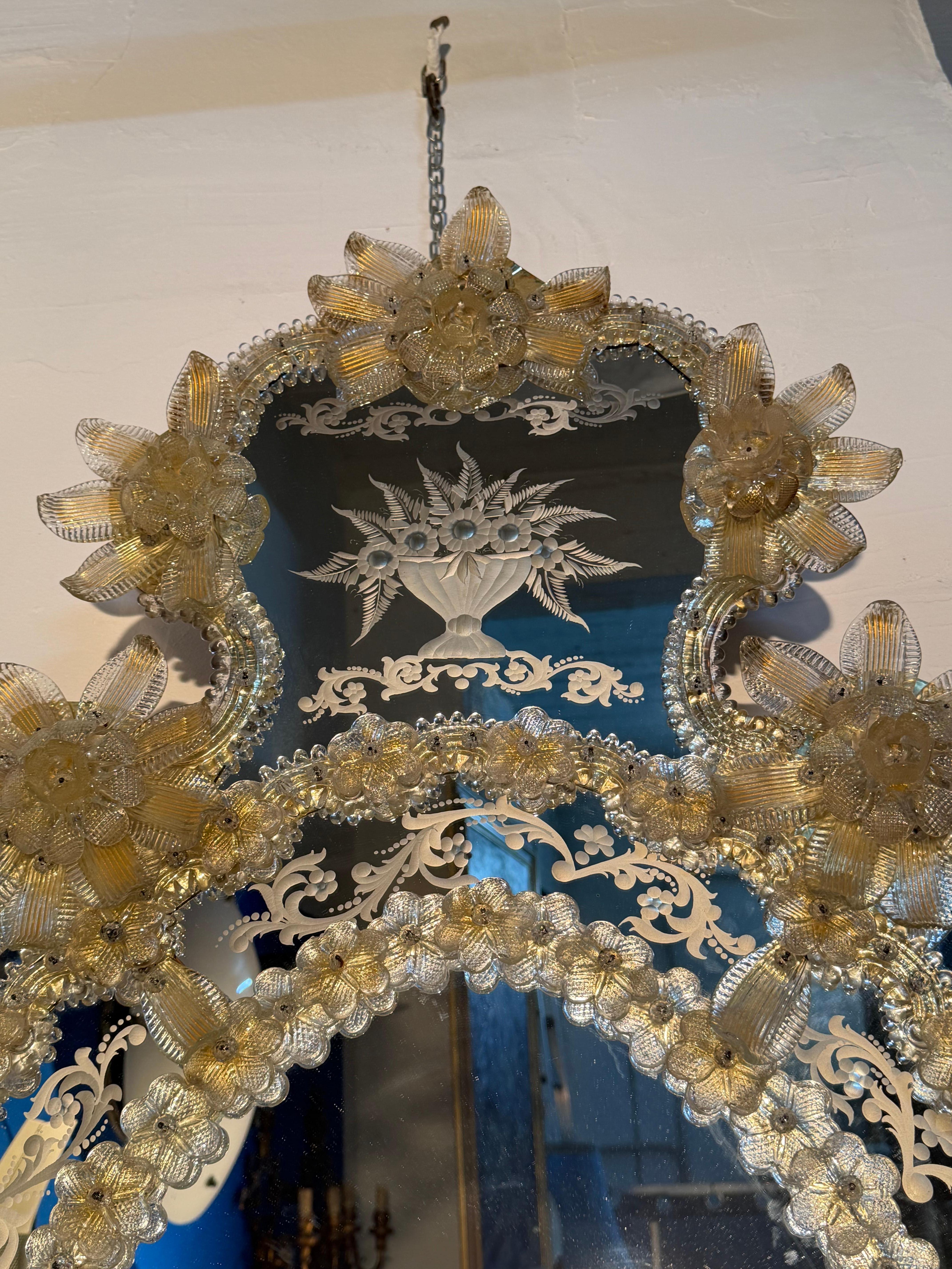 Milieu du XXe siècle Miroir mural vénitien en verre de Murano attribué à Barovier&Toso, années 1940 en vente