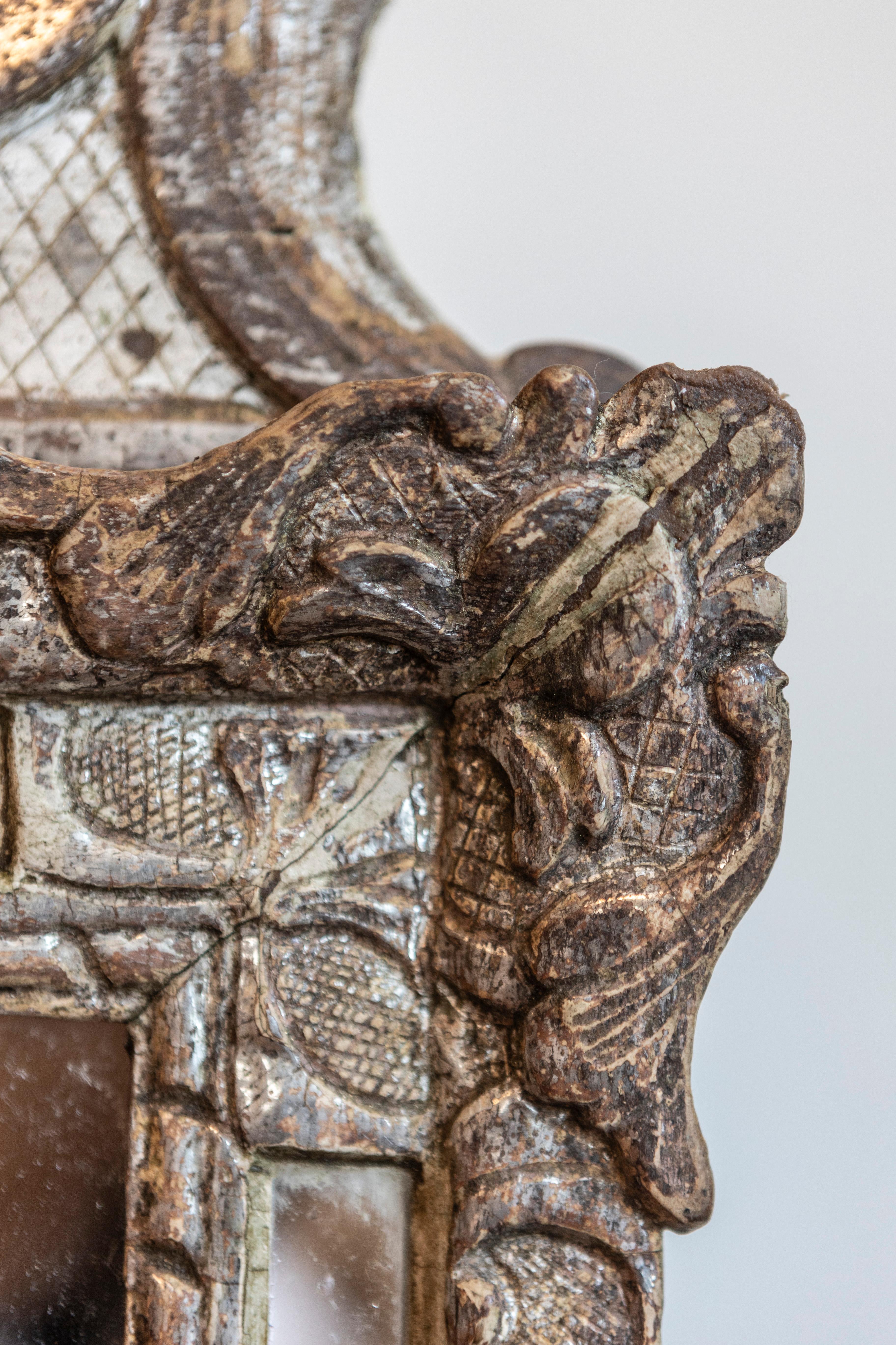 Régence 18. Jahrhundert Französisch Silber Paket vergoldet Spiegel mit floralen geschnitzt Wappen im Zustand „Gut“ im Angebot in Atlanta, GA