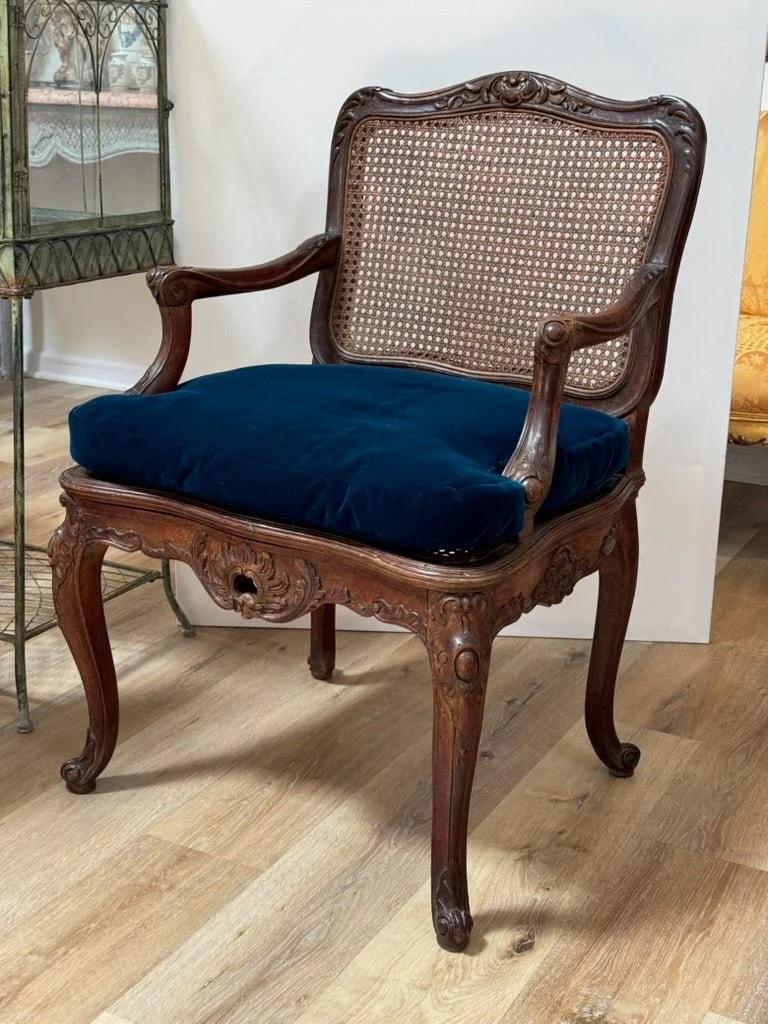 Regence Beechwood Caned Fauteuil, France, 18th century For Sale 2