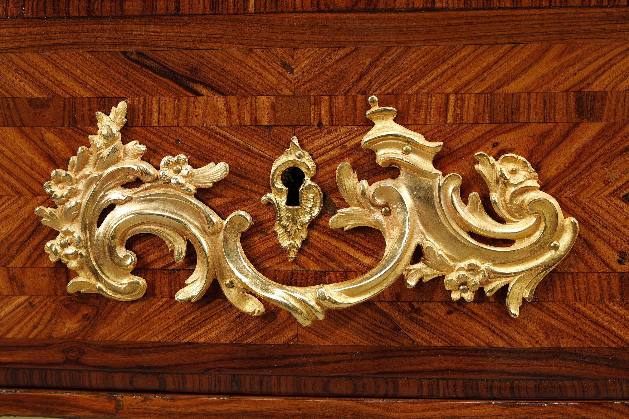 Regence chest of drawers stamped P M , attributed to Pierre Moulin For Sale 4