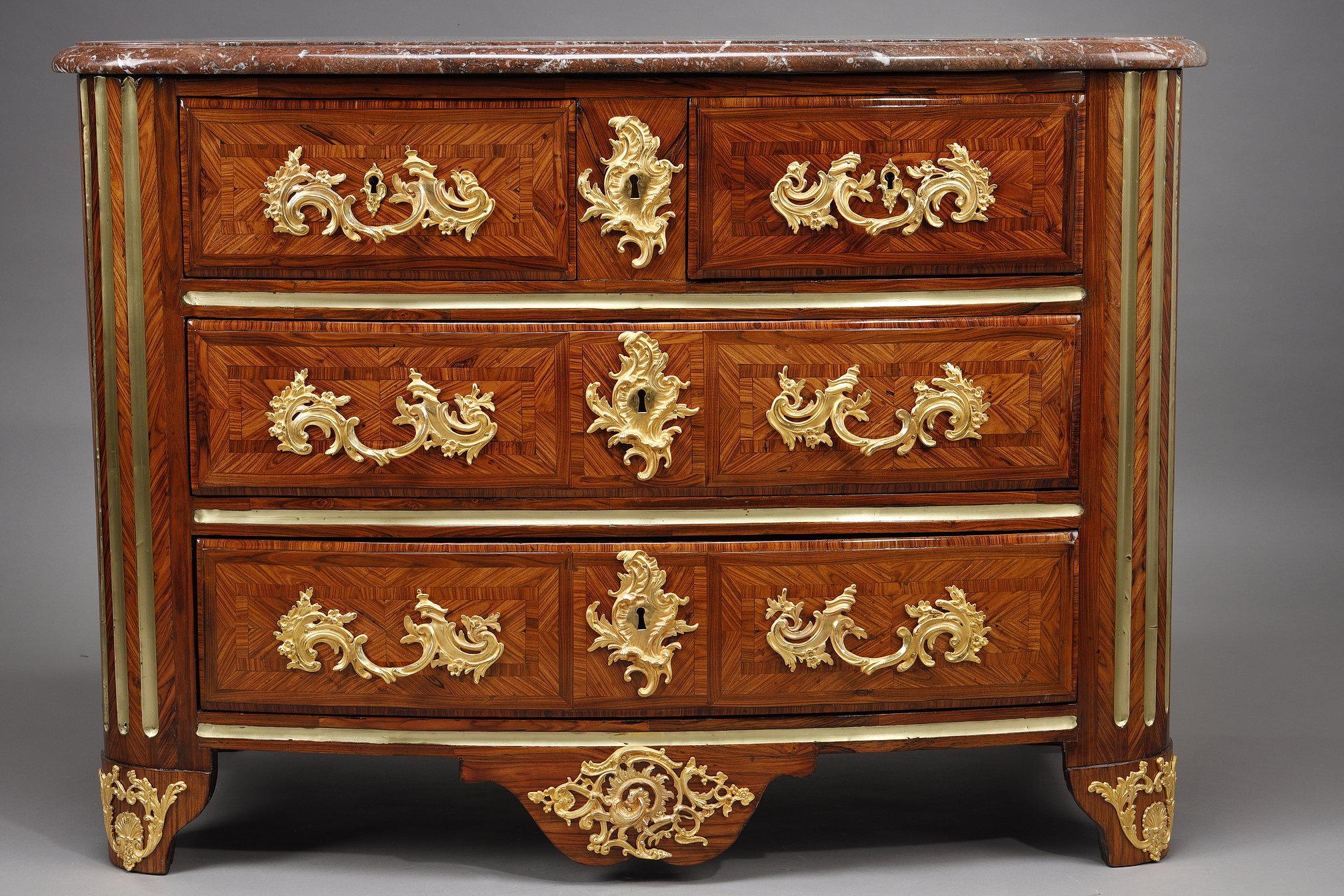 Regence chest of drawers stamped P M , attributed to Pierre Moulin In Good Condition For Sale In Paris, FR