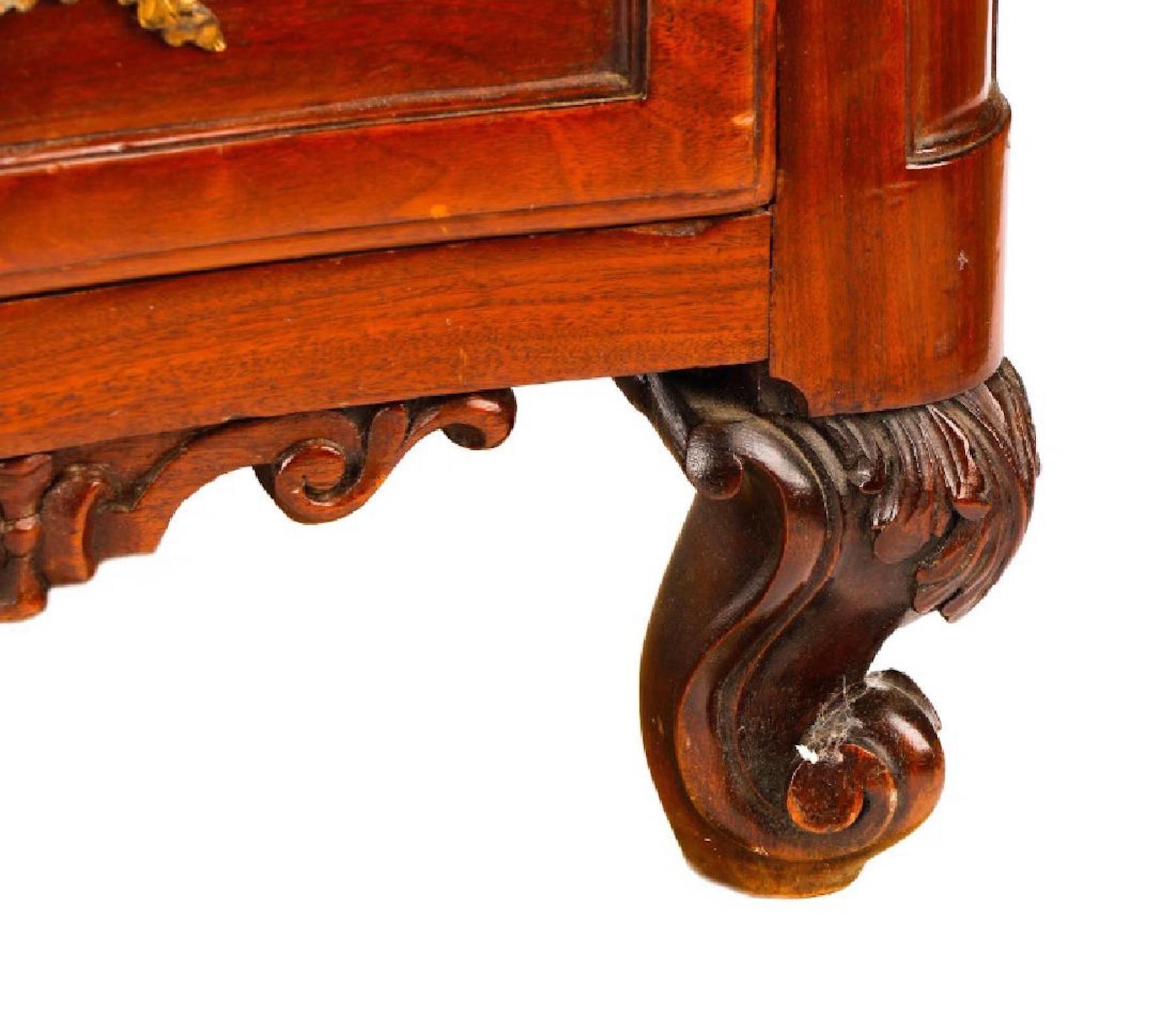 XVIIIe siècle Commode Regence Chinoiserie à plateau en marbre en vente