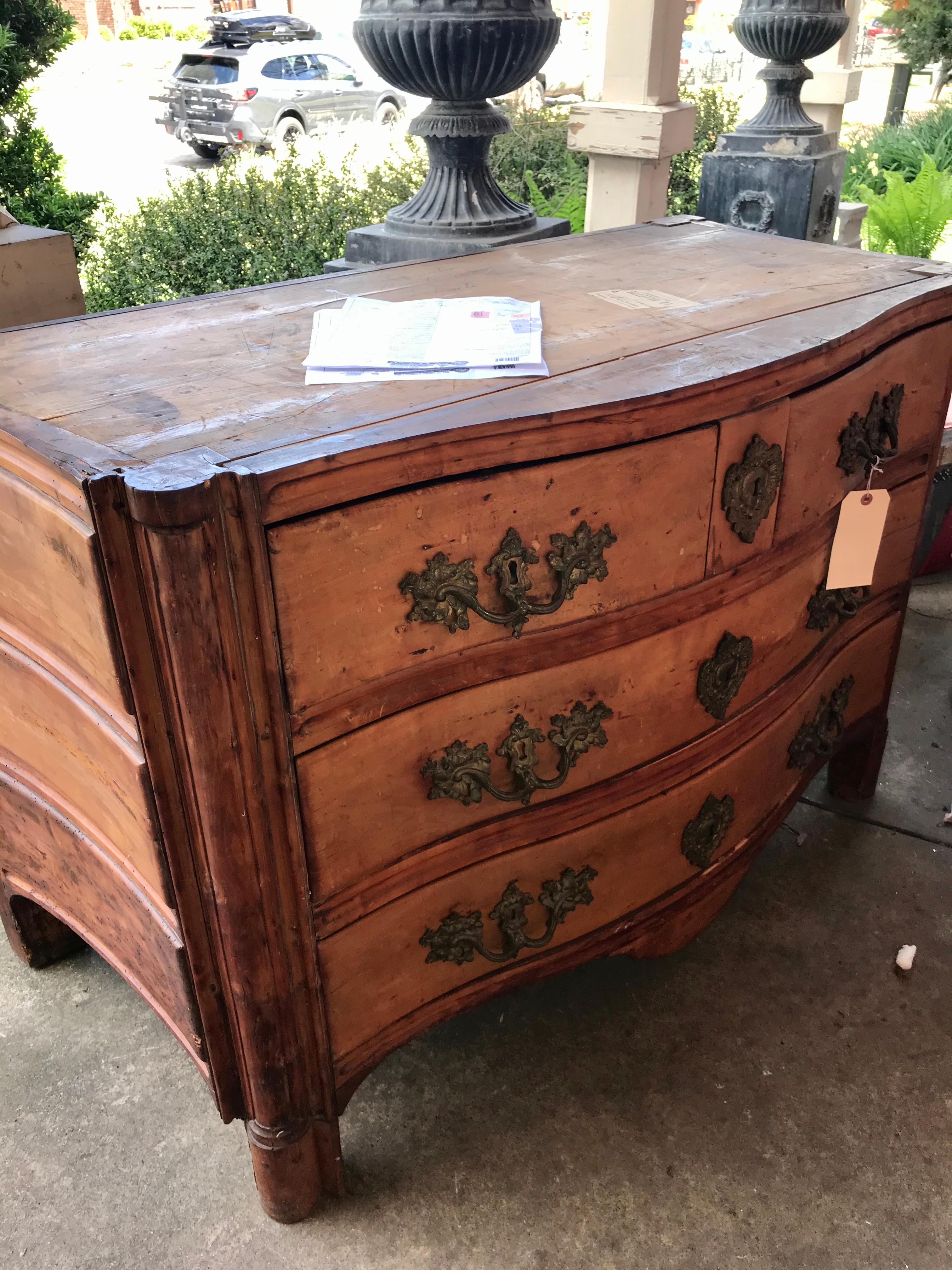 Regence to Louis XV Transitional Provincial Commode, Circa 1720  For Sale 9