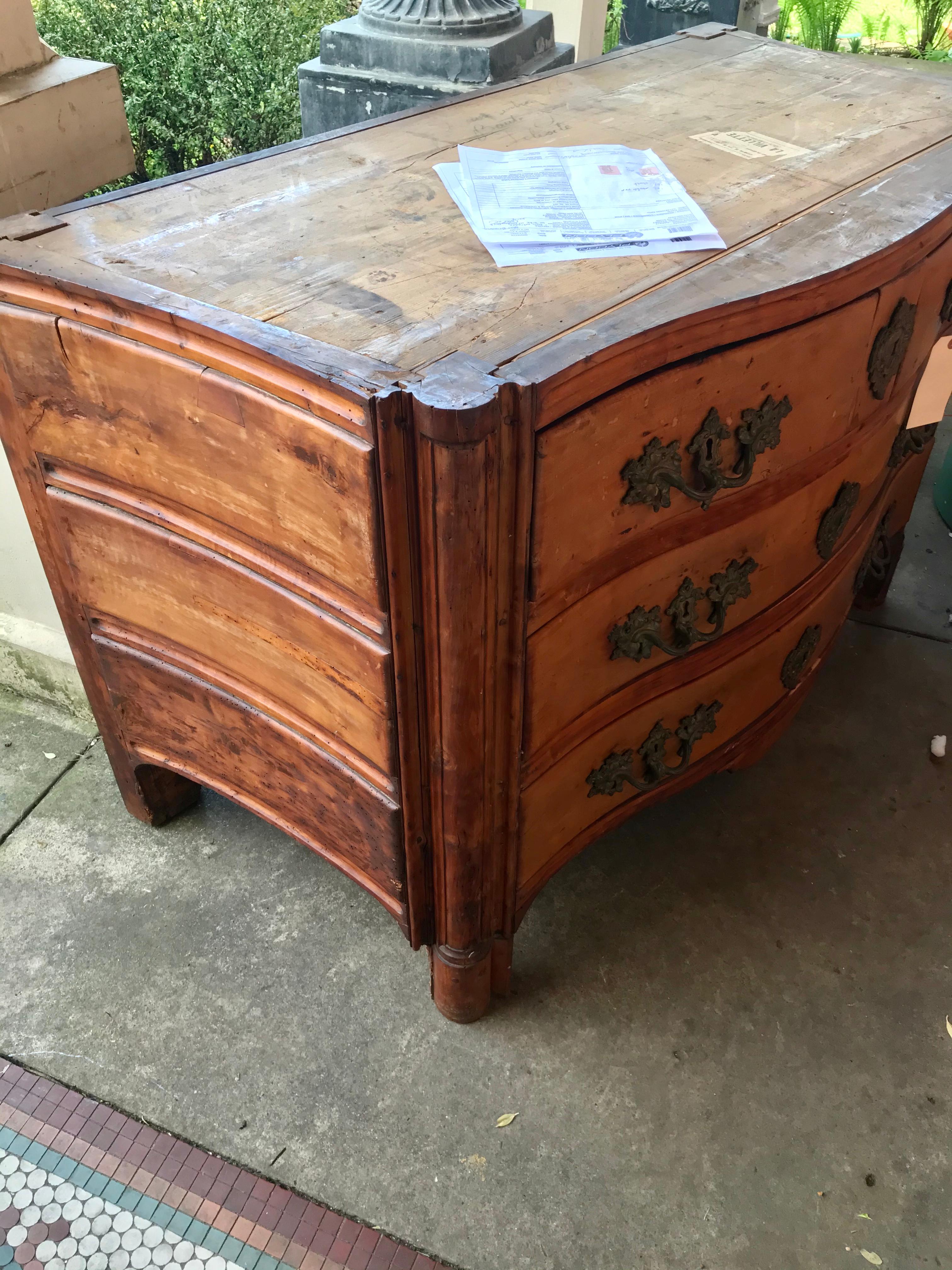 Regence to Louis XV Transitional Provincial Commode, Circa 1720  For Sale 10