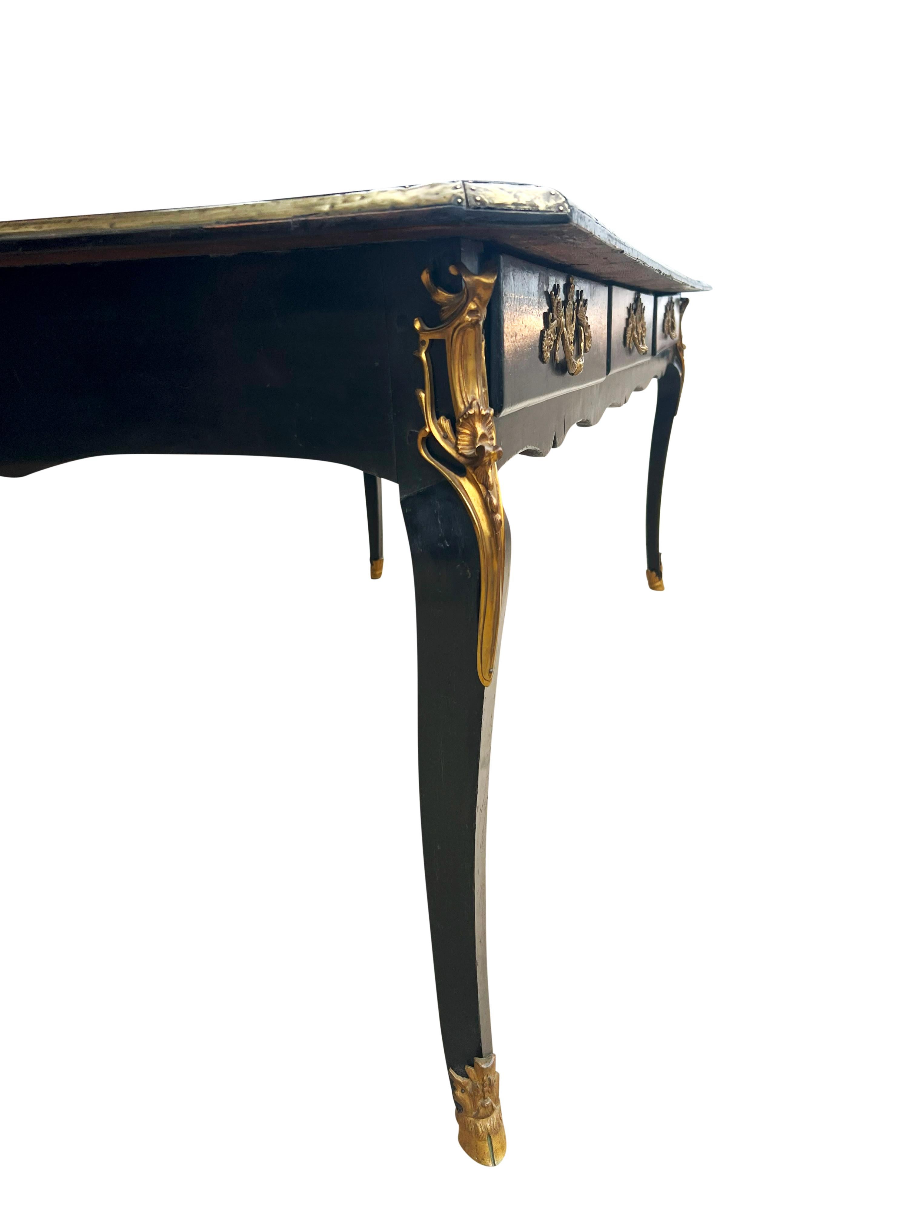 Regence - Bureau en bois d'ébène et bronze doré en vente 1