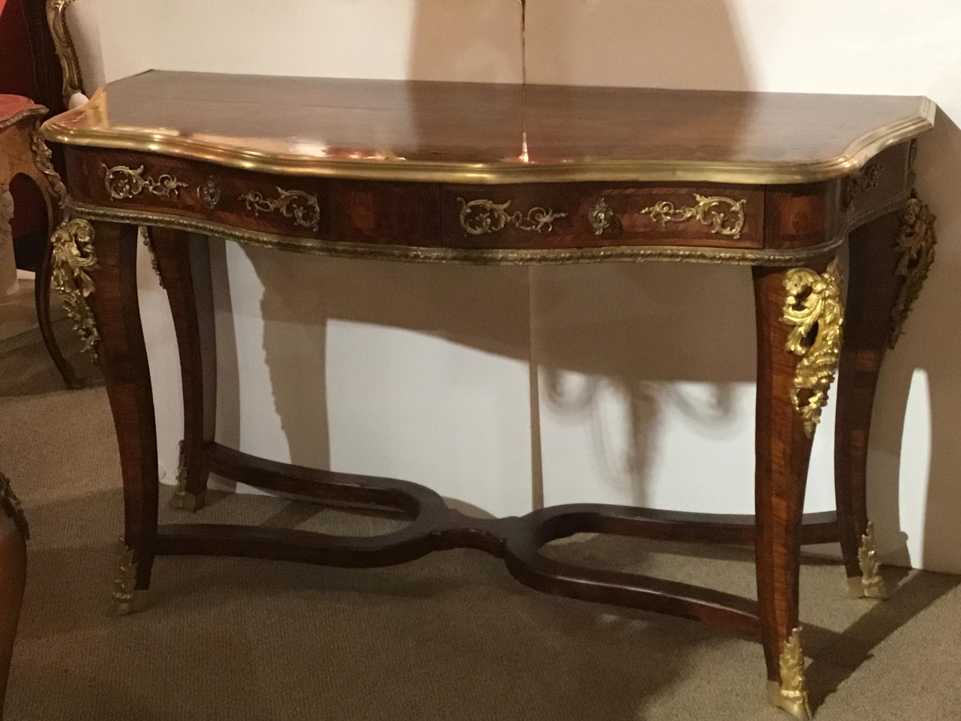 Table console Régence en bois de feuillus marqueté et monté sur bronze doré, 18ème siècle en vente 4